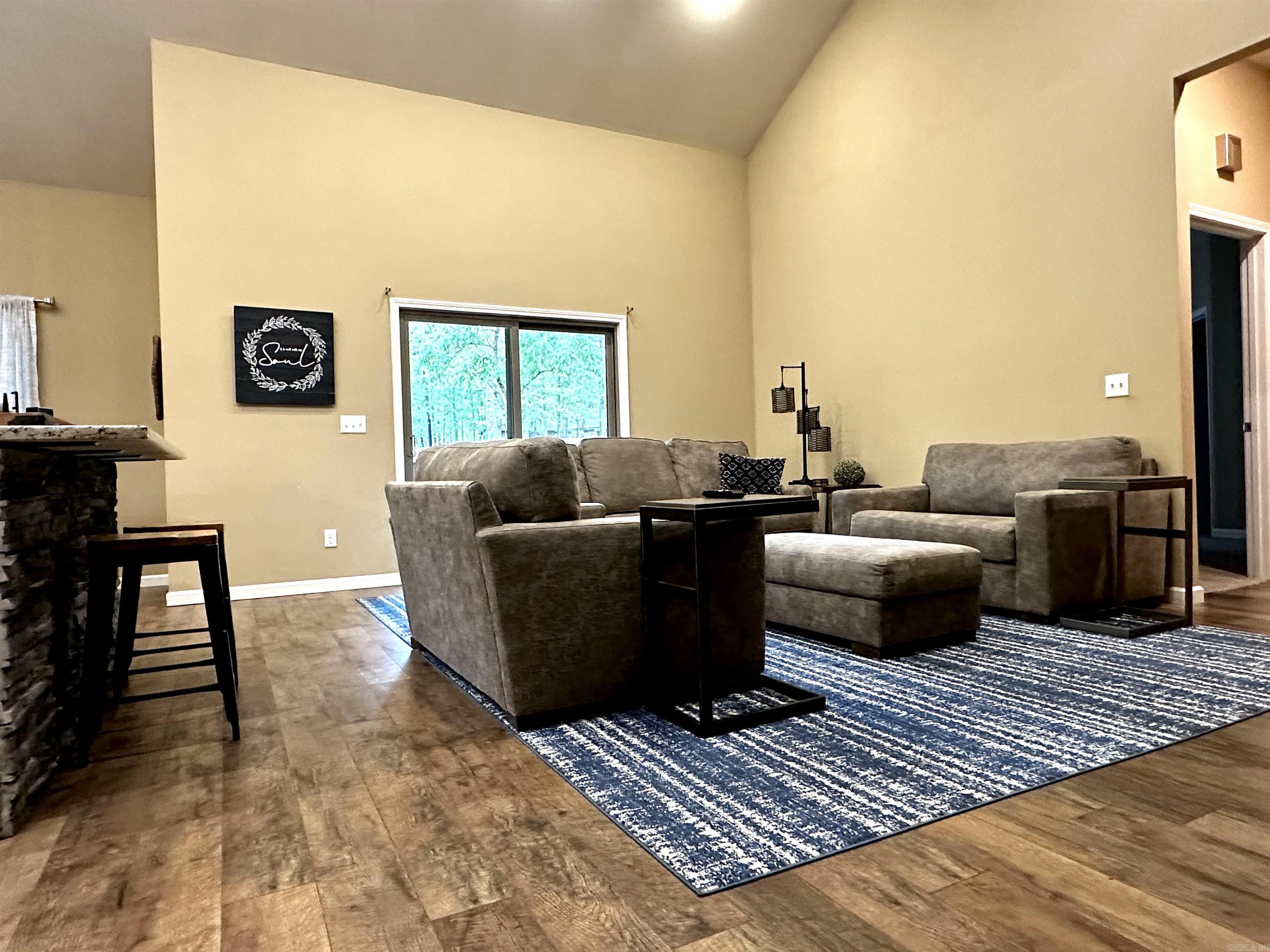 CASTLE RIDGE - Residential