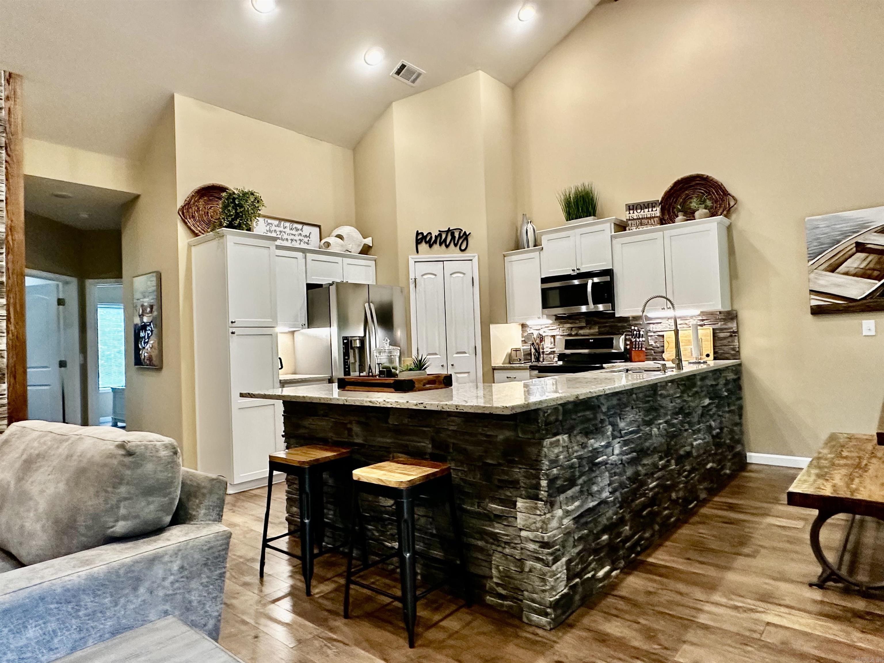 CASTLE RIDGE - Residential