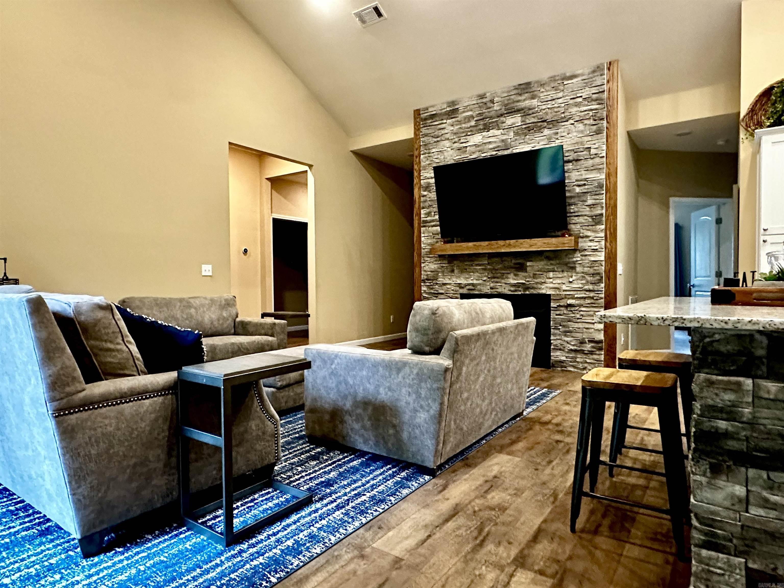 CASTLE RIDGE - Residential