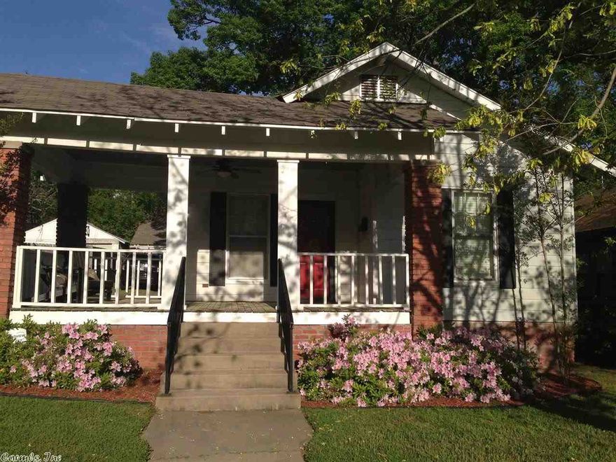 Lovely Cottage Home, Great Community, Fence in yard,