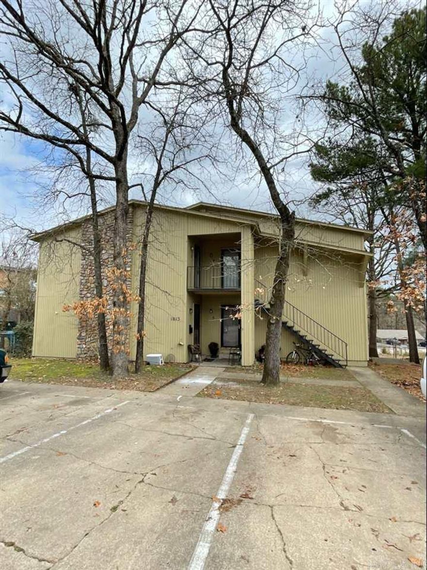 Recently remodeled 2BR apartment in the center of Little Rock. Perfect location close to shopping, dining, and much more. You can view this property by setting up and appointment, 501-232-8964. Come check it our before it's gone! Our leases are for 18 months and income has to be three times the amount of rent unless you have a housing voucher.