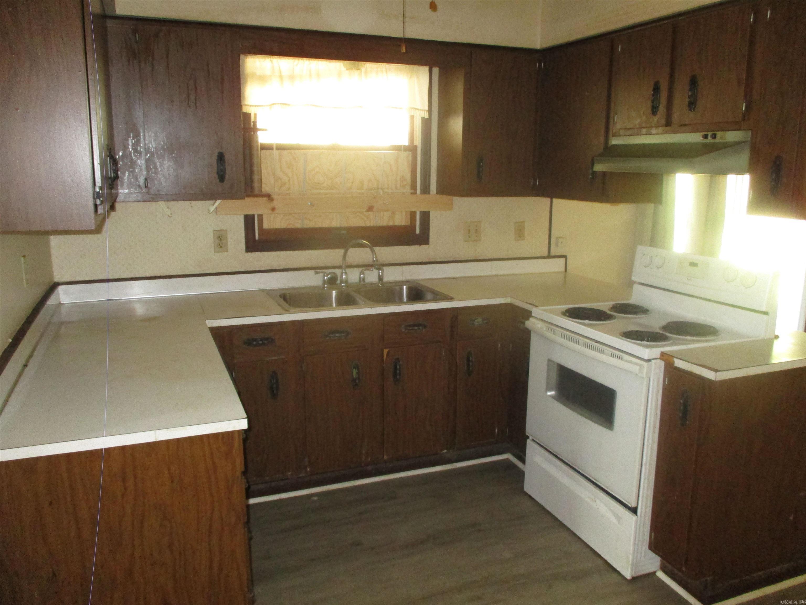 ARROW HEAD MANOR - Residential