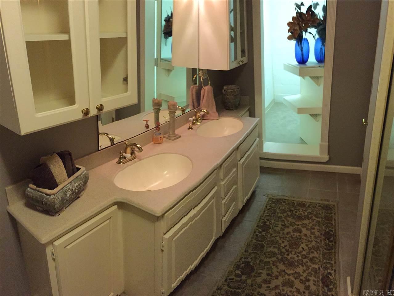 COUNTRY CLUB OF ARK THE - Residential