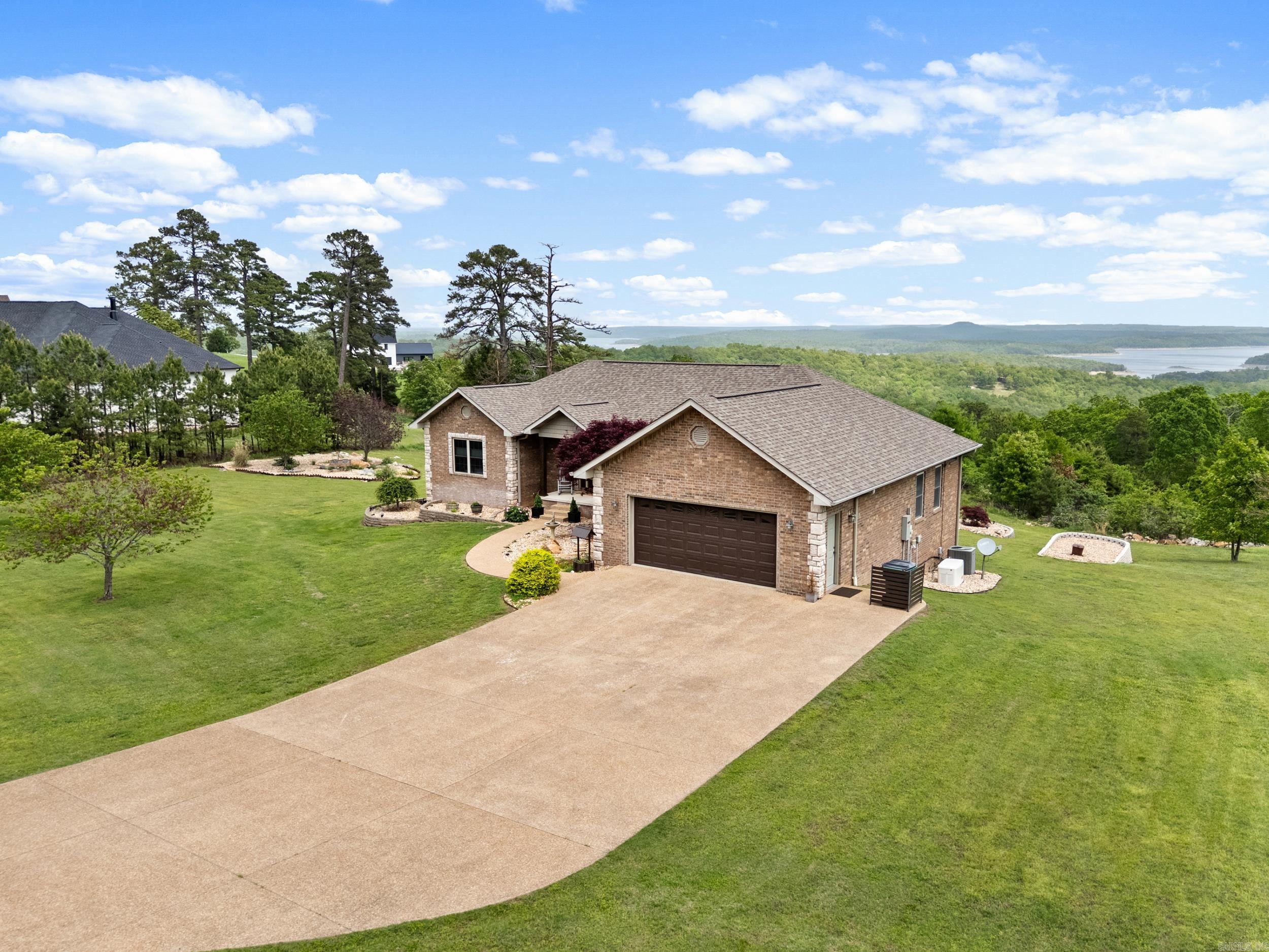 THE SUMMIT - Residential