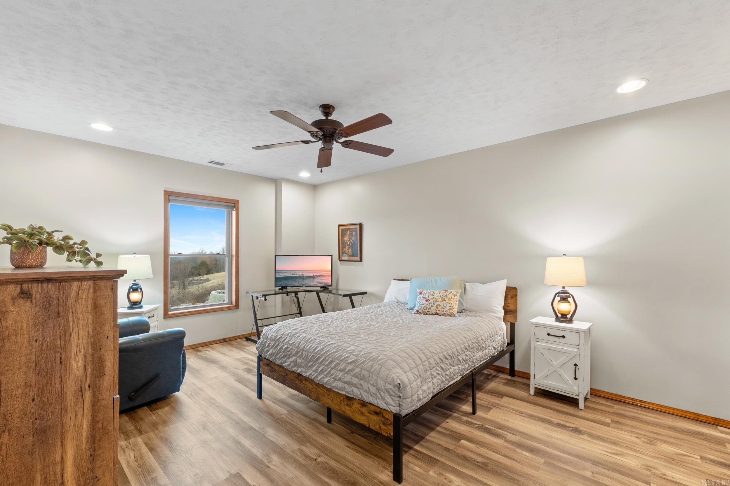 THE SUMMIT - Residential