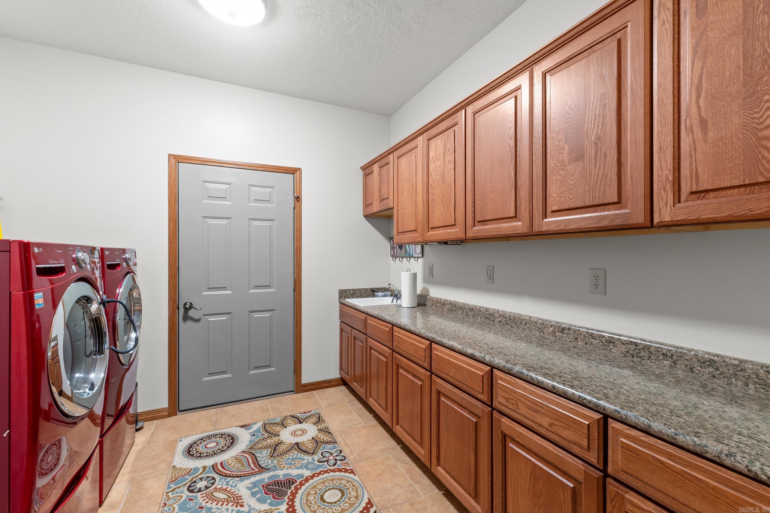 THE SUMMIT - Residential