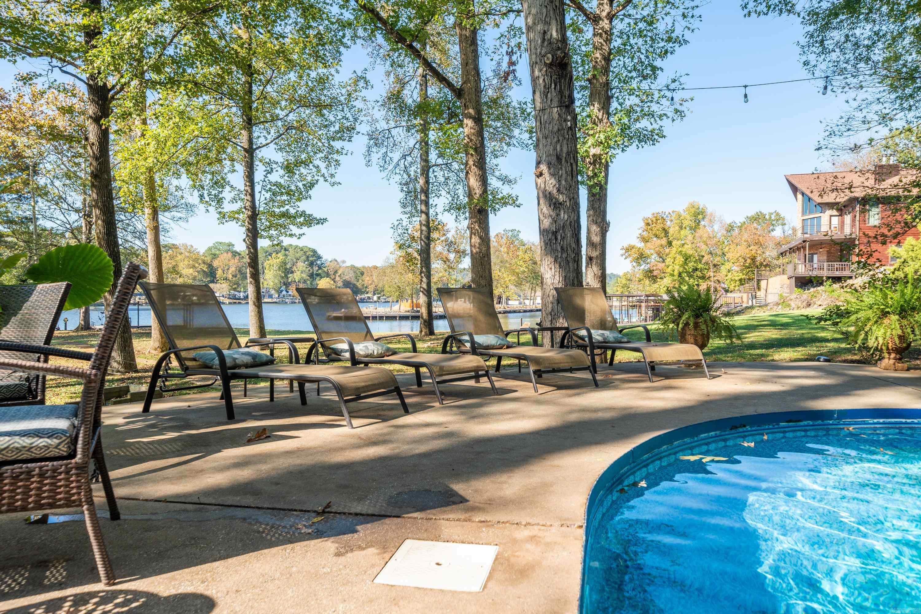 RIVER OAKS - Residential