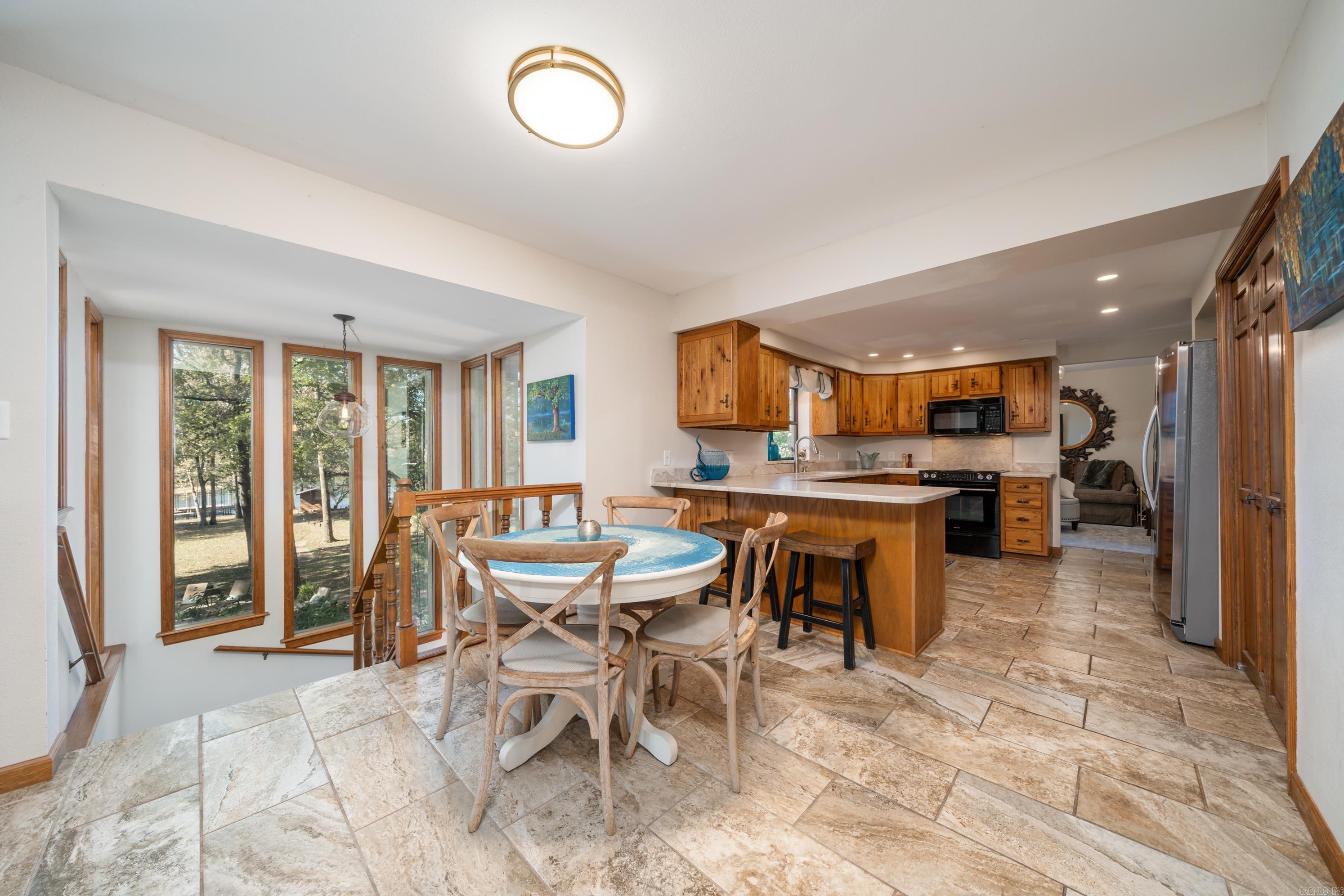 RIVER OAKS - Residential