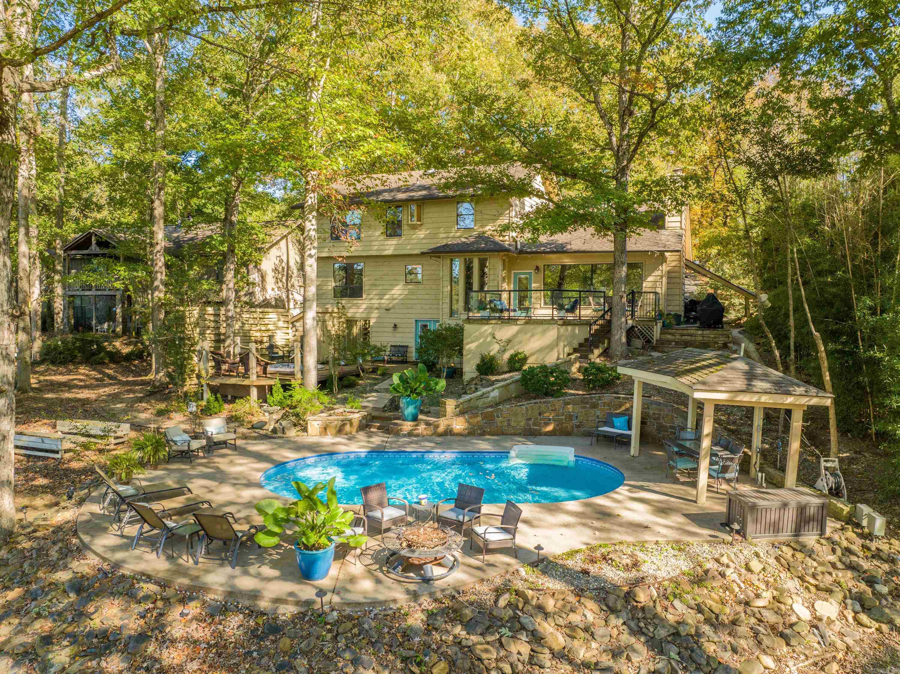 RIVER OAKS - Residential