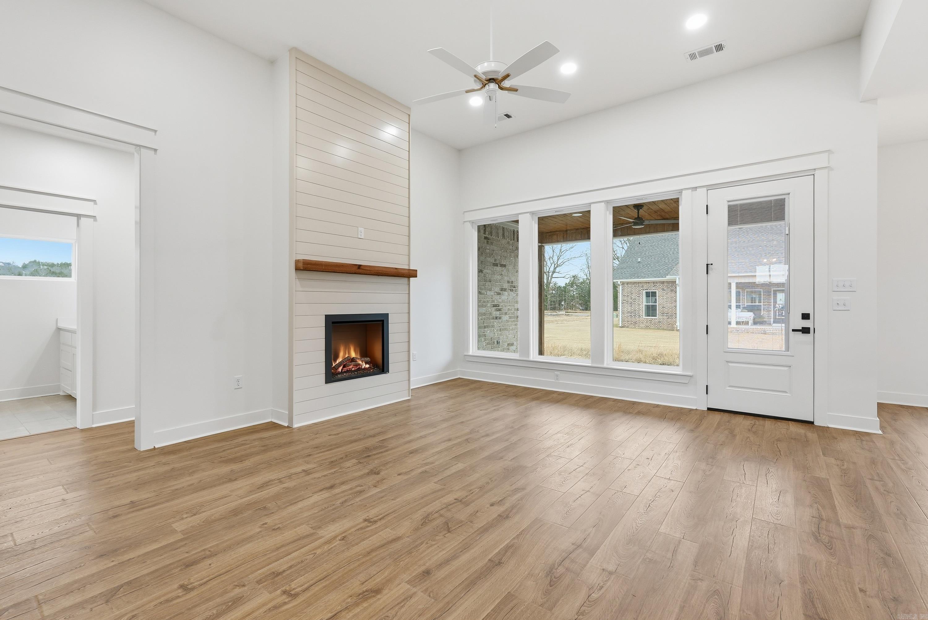 SUNSET LANDING - Residential