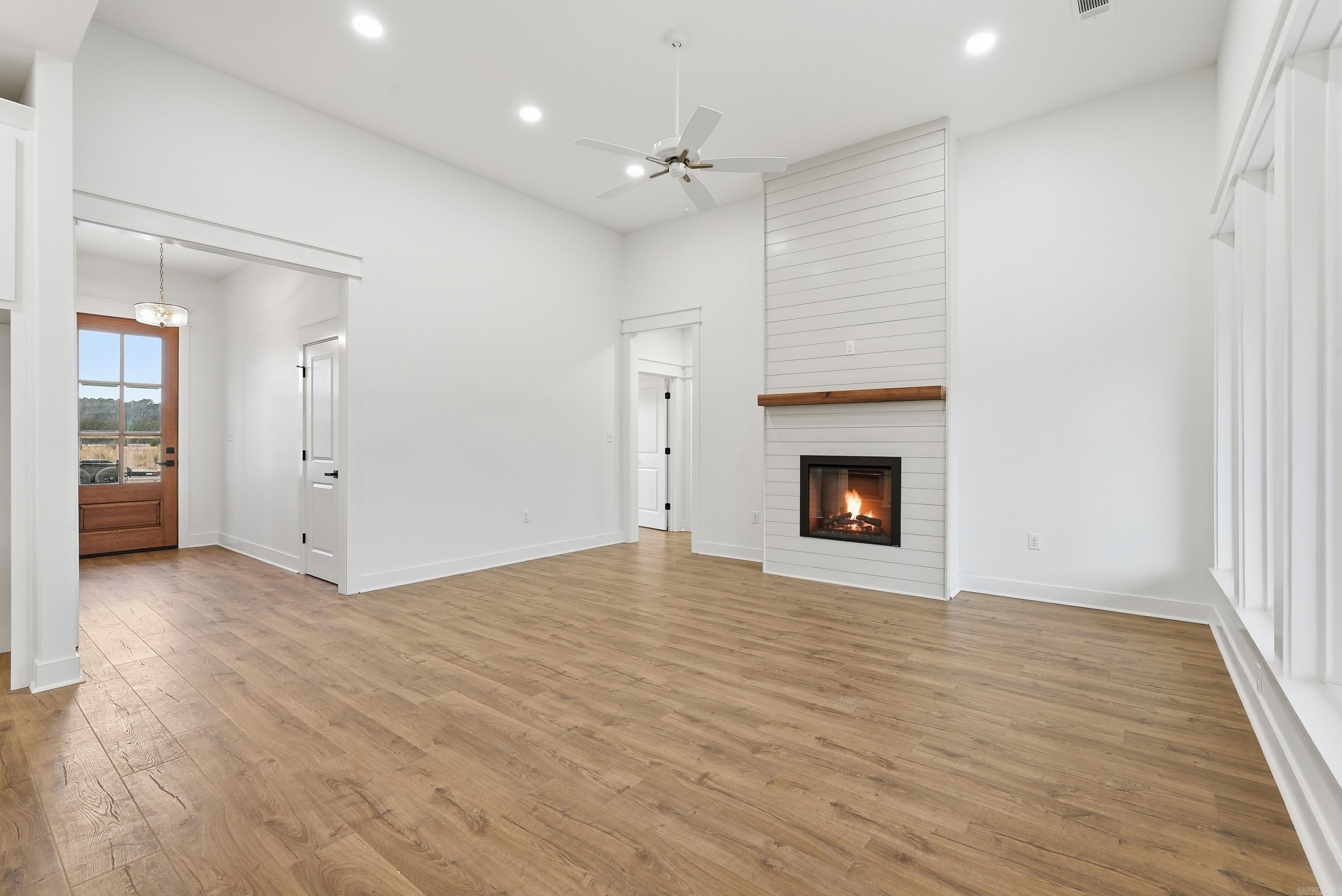 SUNSET LANDING - Residential