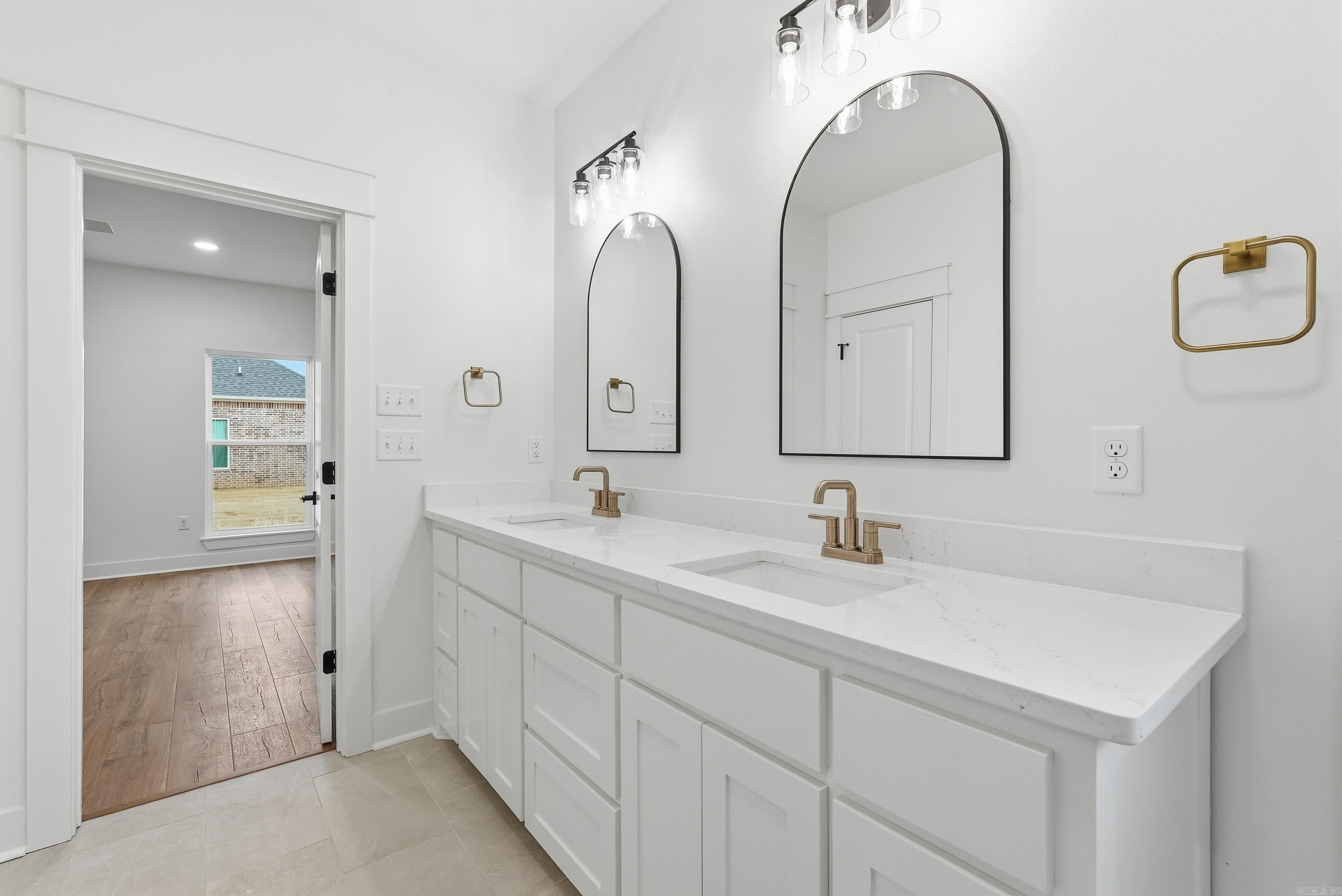 SUNSET LANDING - Residential