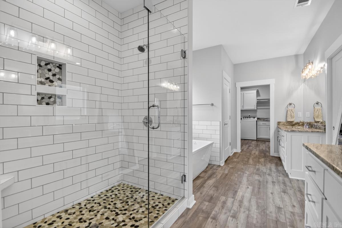 IVY PLACE - Residential