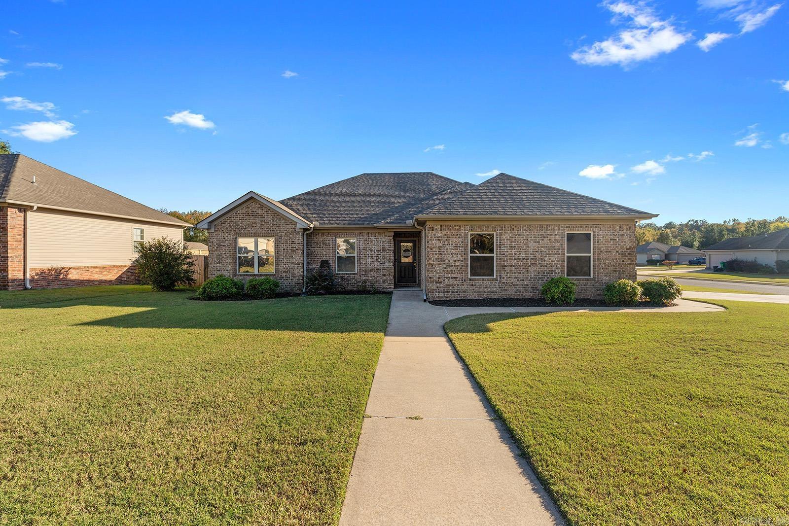 CARRIAGE COURT L - Residential