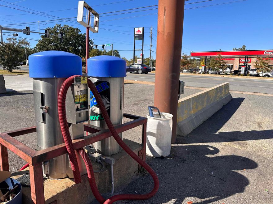 Four stall self service carwash is the perfect investment opportunity. Visible from Barrow Rd with side entrance plus road frontage on Kanis Rd. The car wash is high traffic area.