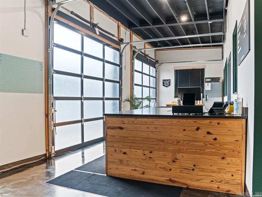 HSR BLK - Commercial Sale