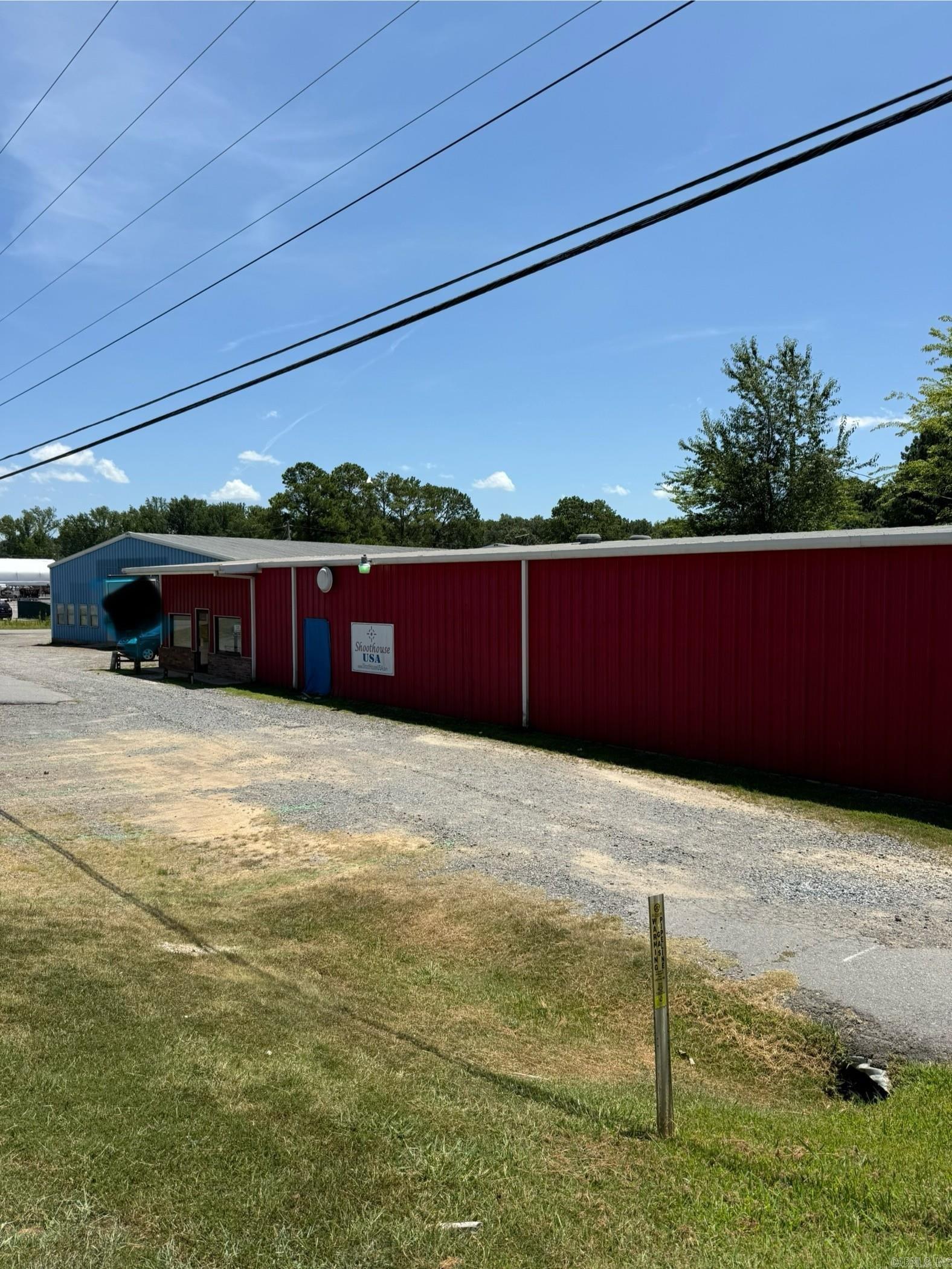 Exceptional investment opportunity near Conway! This highly visible property offers a strong 9.3% cap rate with annual escalators, making it a compelling choice for investors. The current lease is an annual auto-renewing, offering built-in stability unless terminated with a 90-day written notice. Its prime location also makes it ideal for businesses seeking versatile flex space just minutes from Conway.