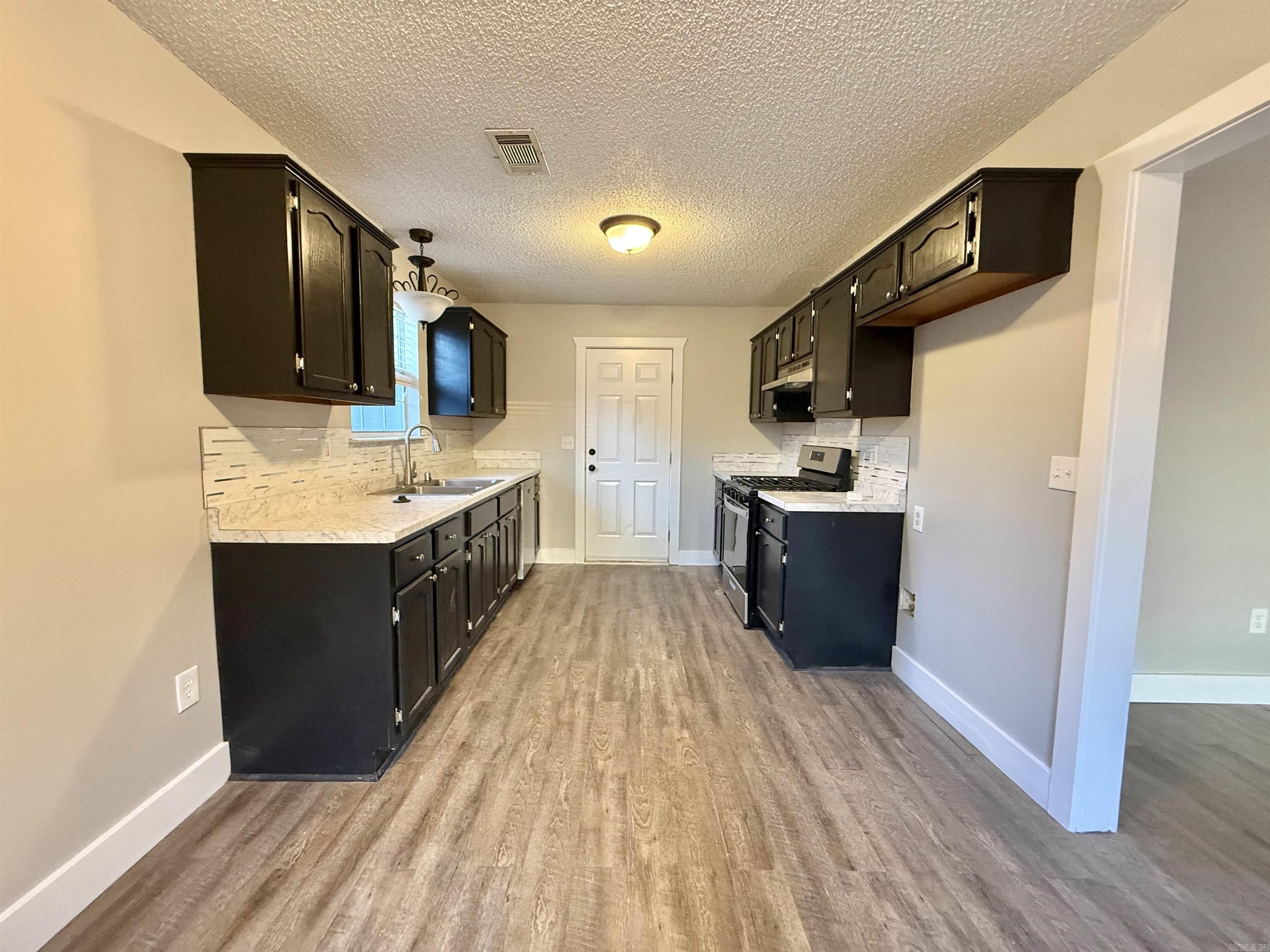 ALEXANDER-BENTON - Residential