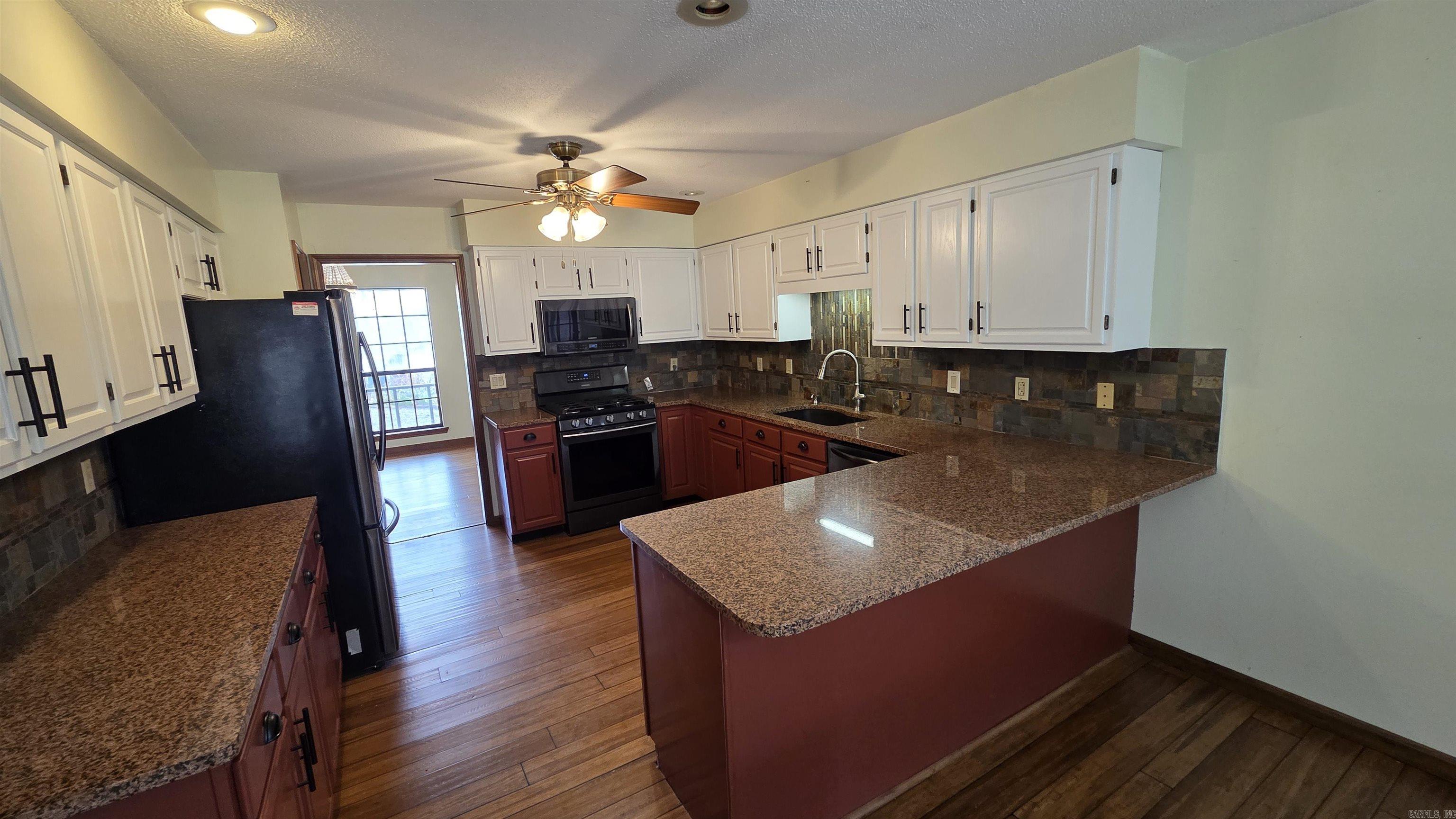 CASTLE RIDGE - Residential