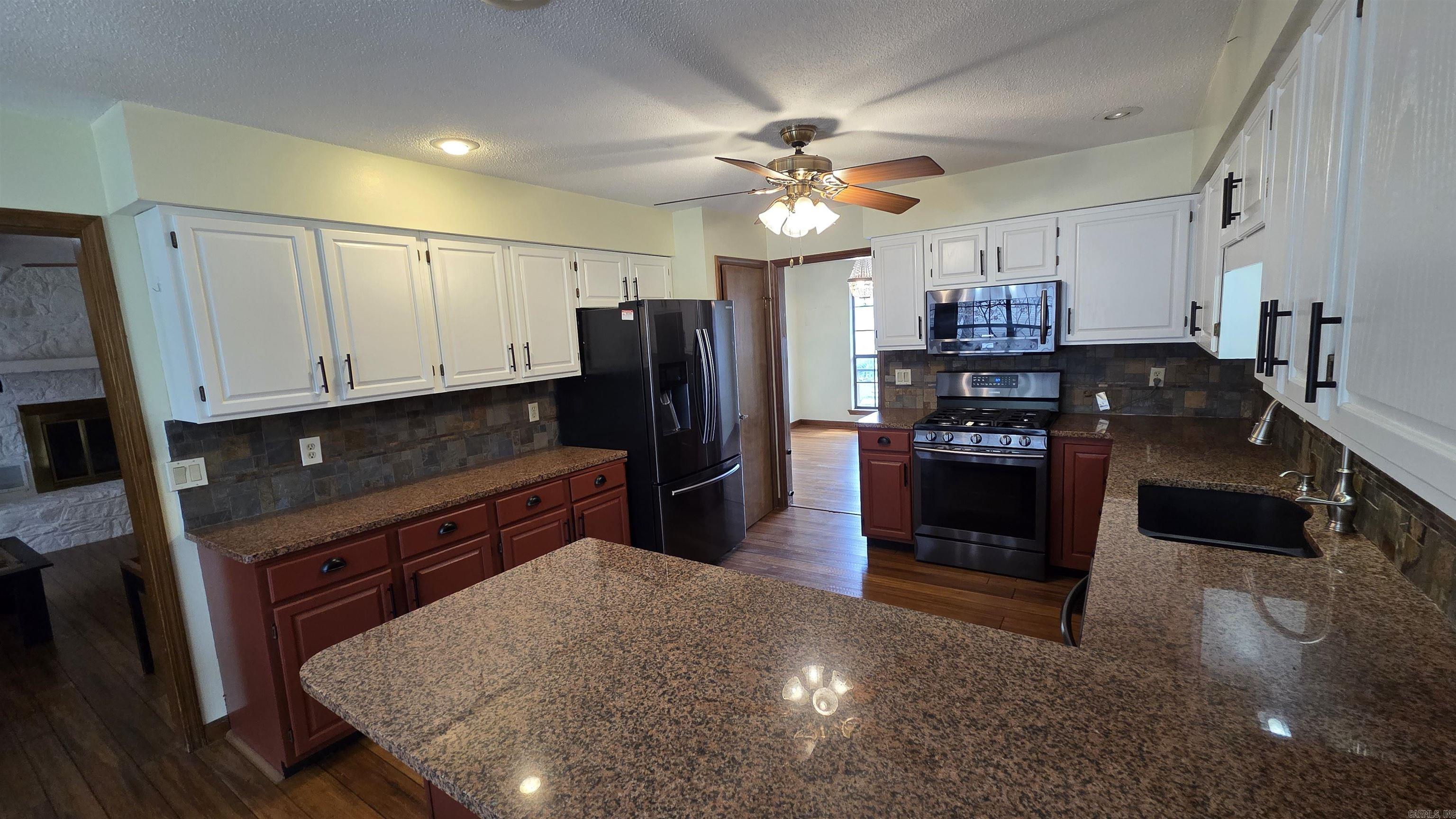 CASTLE RIDGE - Residential