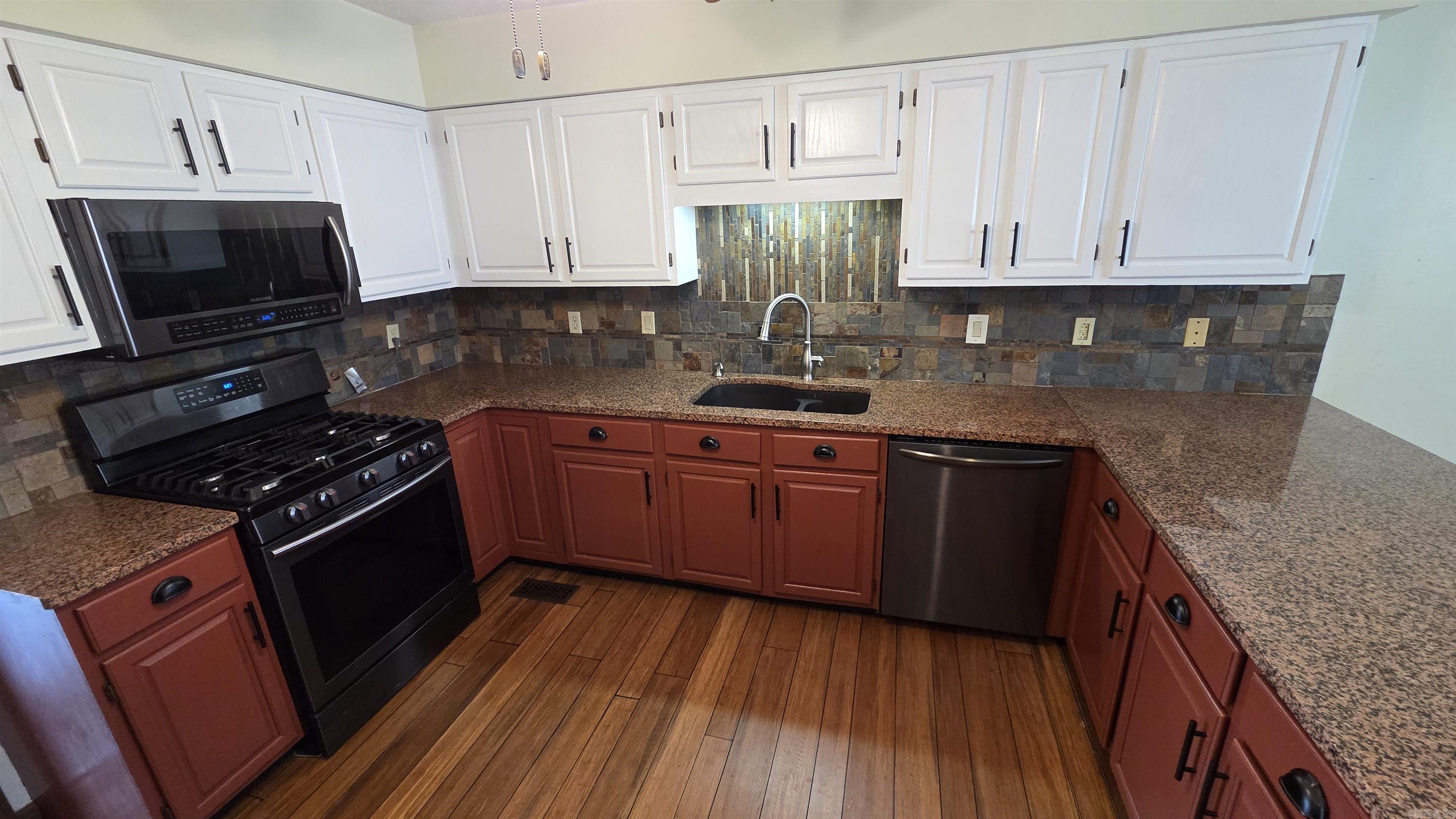 CASTLE RIDGE - Residential