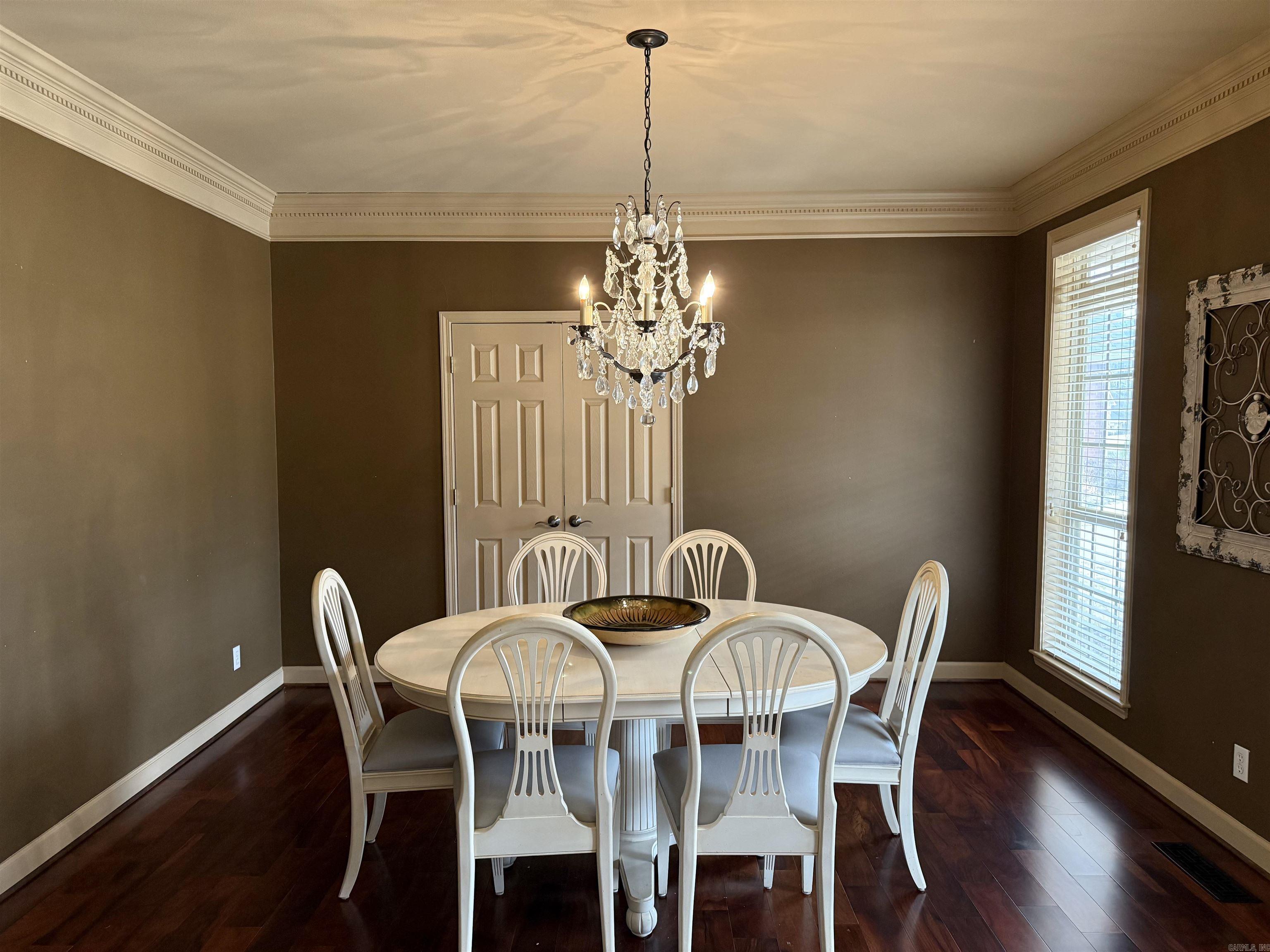 COUNTRY CLUB MANOR - Residential