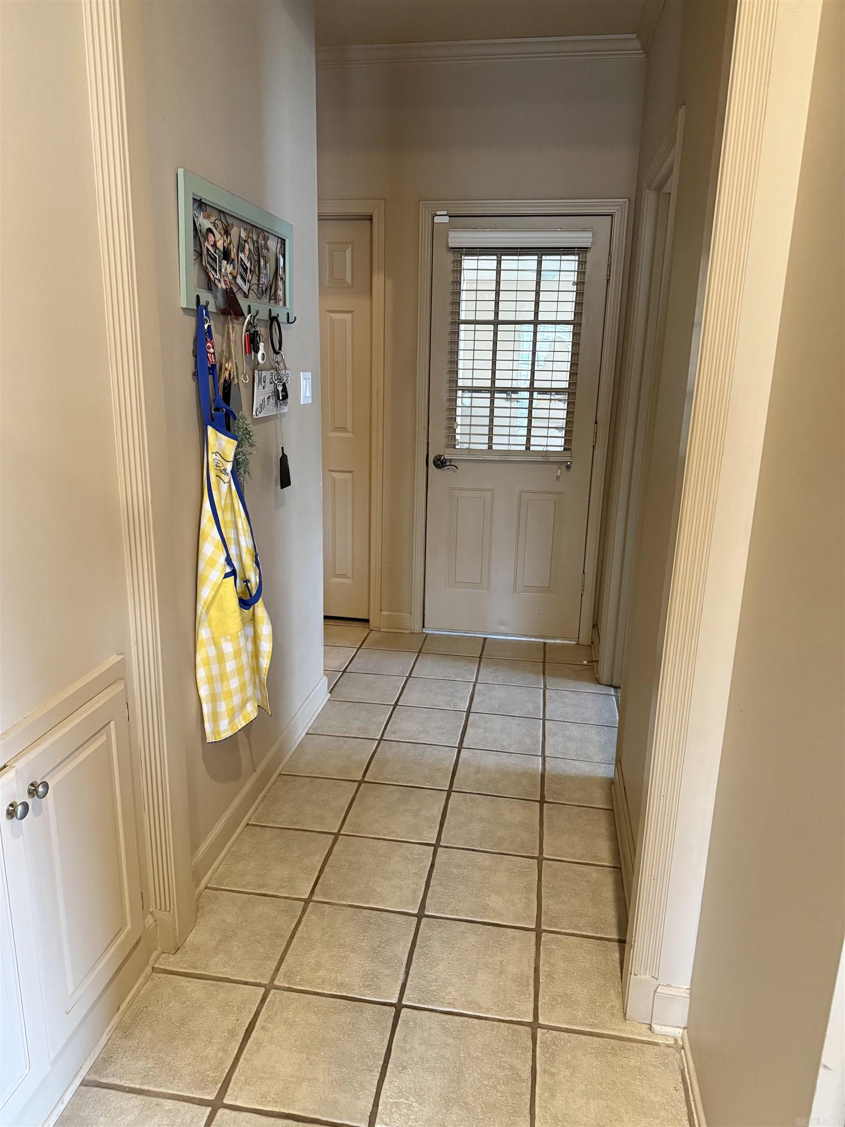 COUNTRY CLUB MANOR - Residential