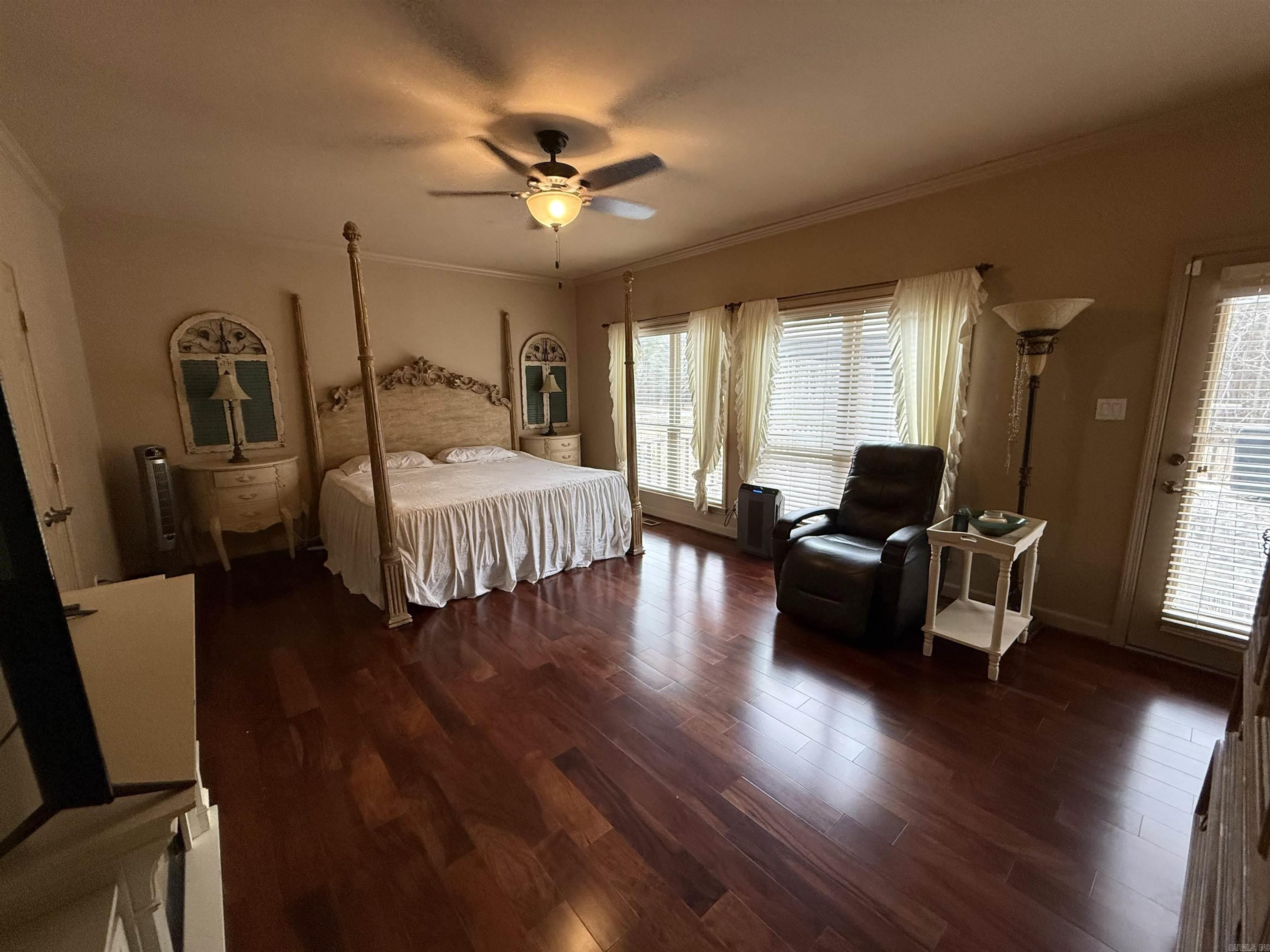 COUNTRY CLUB MANOR - Residential