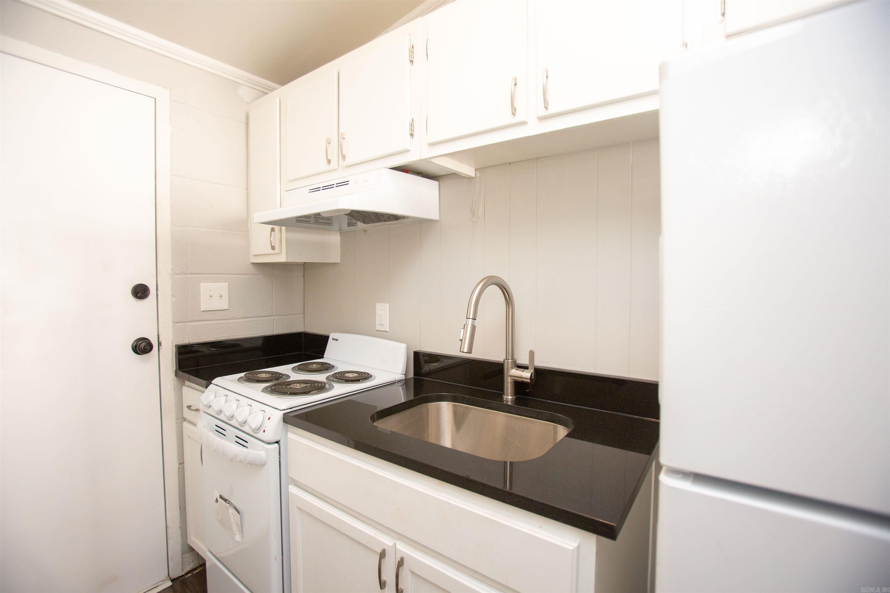 ARROW HEAD MANOR - Residential Lease