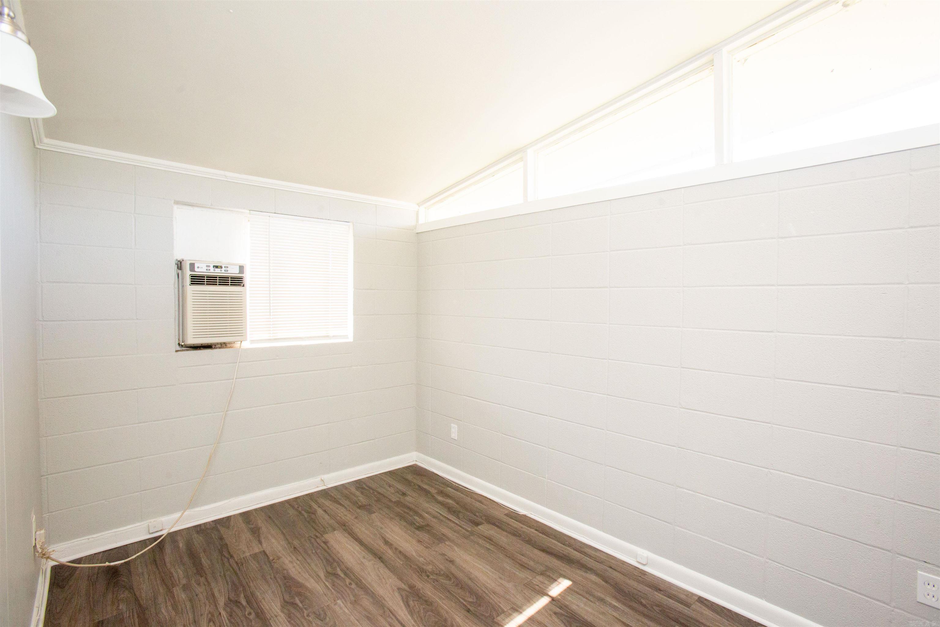 ARROW HEAD MANOR - Residential Lease