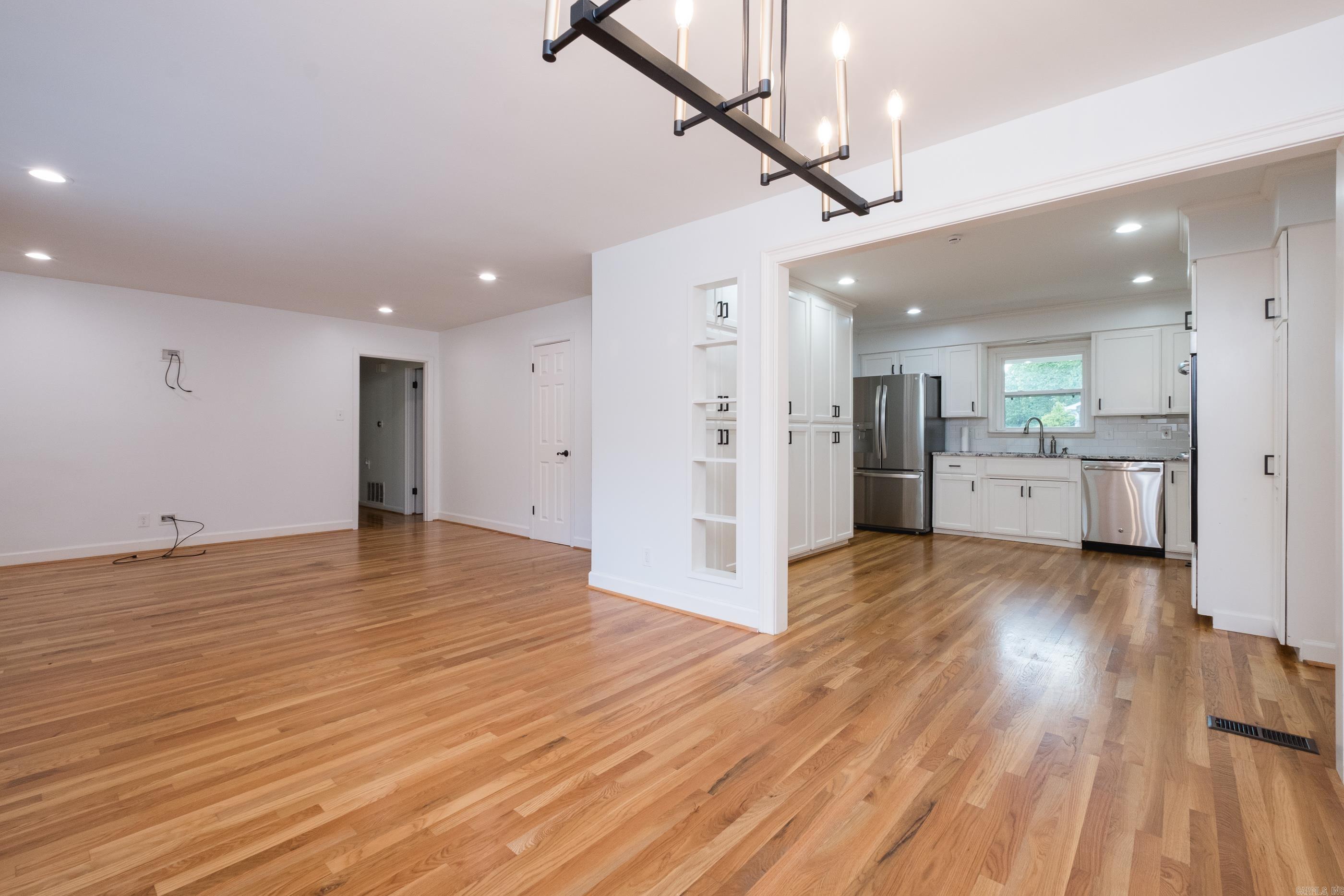 LEAWOOD HEIGHTS - Residential