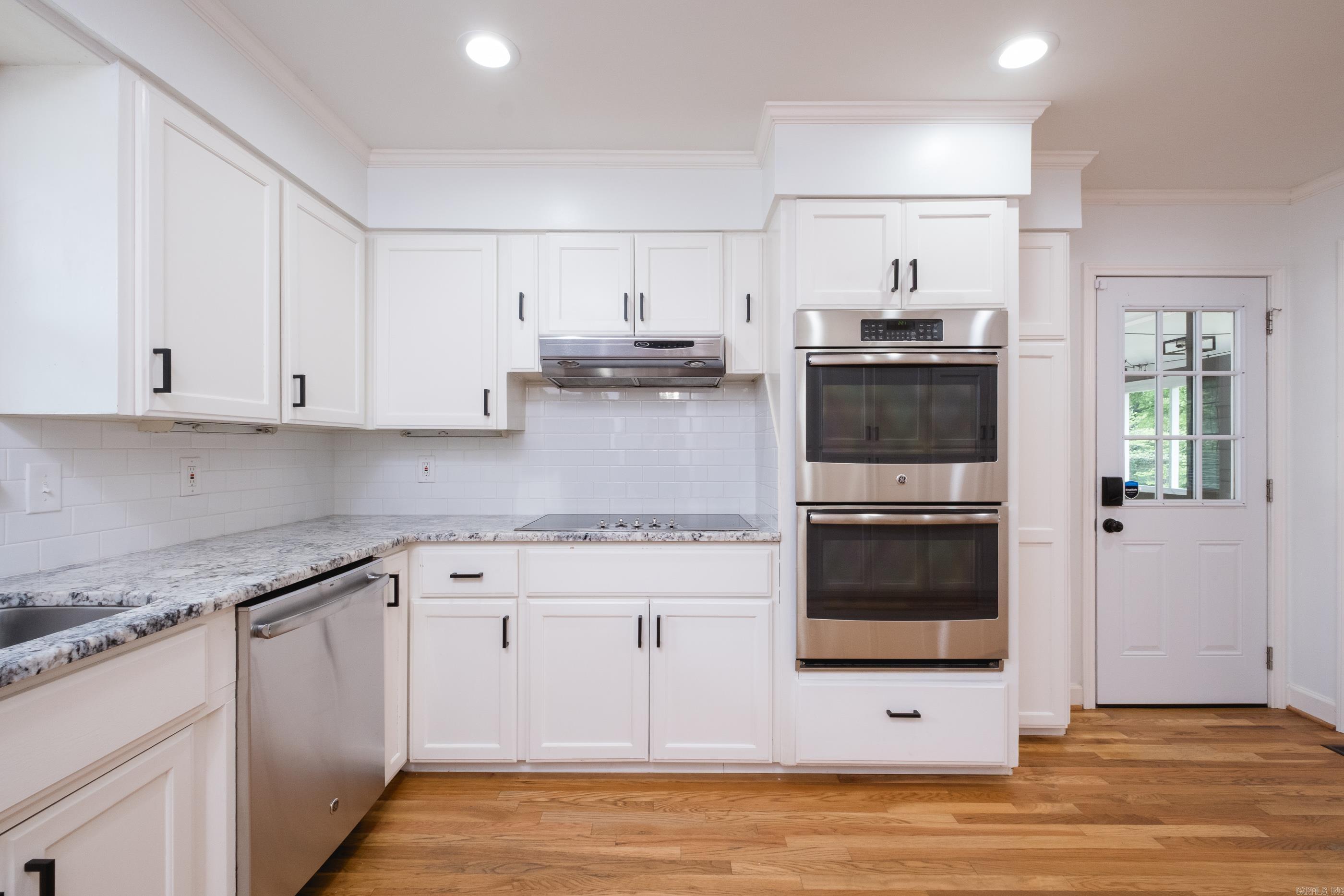 LEAWOOD HEIGHTS - Residential