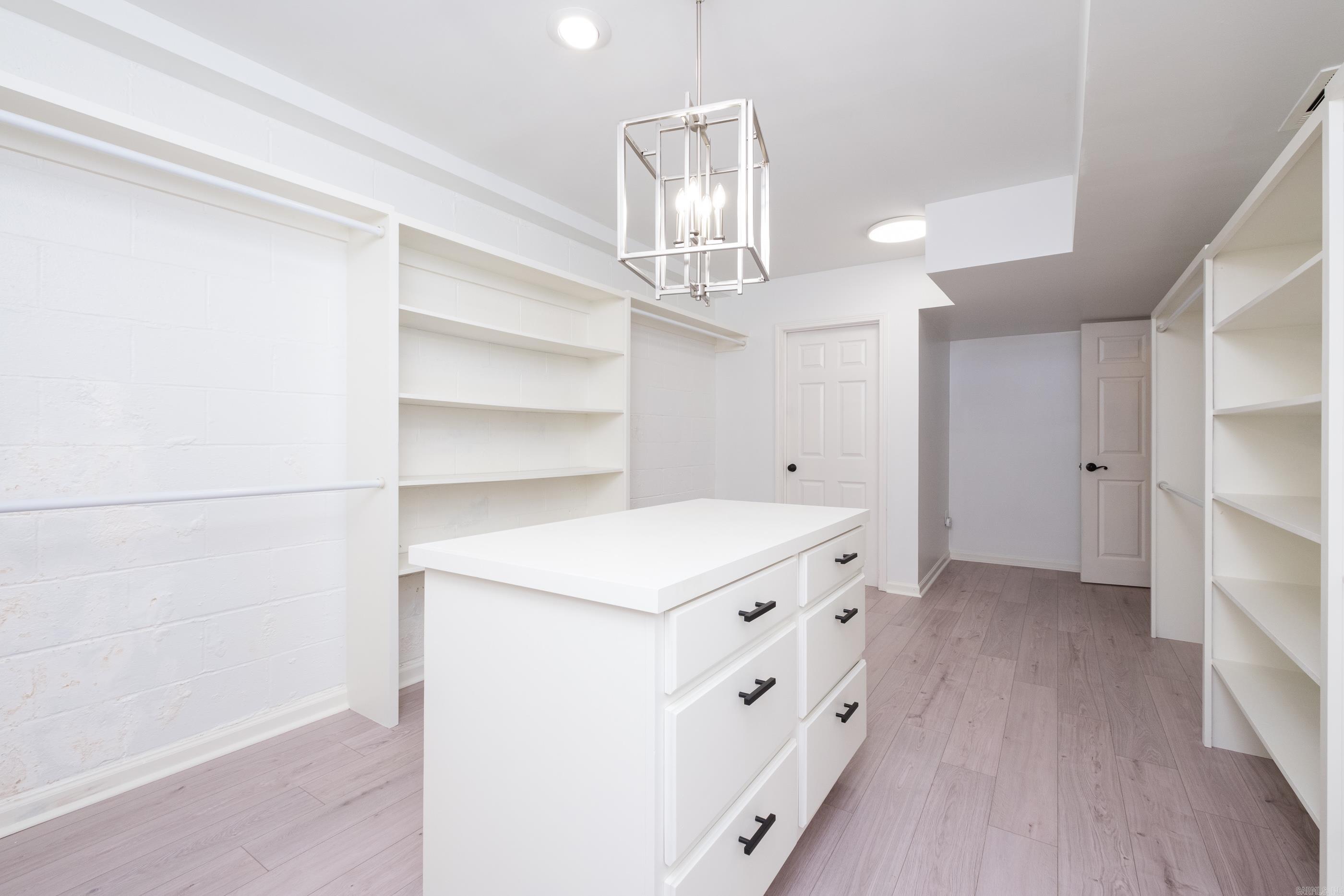 LEAWOOD HEIGHTS - Residential