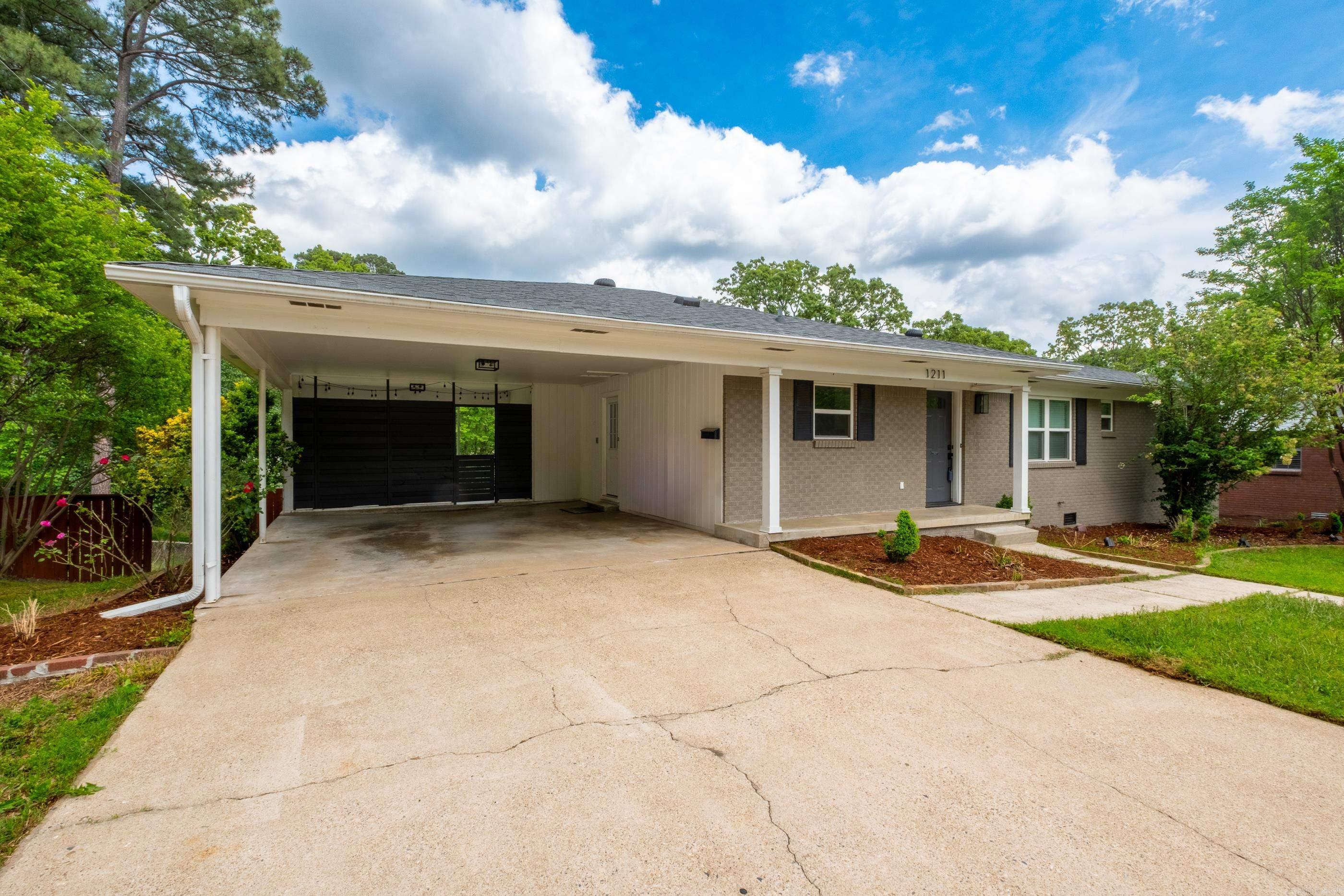 LEAWOOD HEIGHTS - Residential