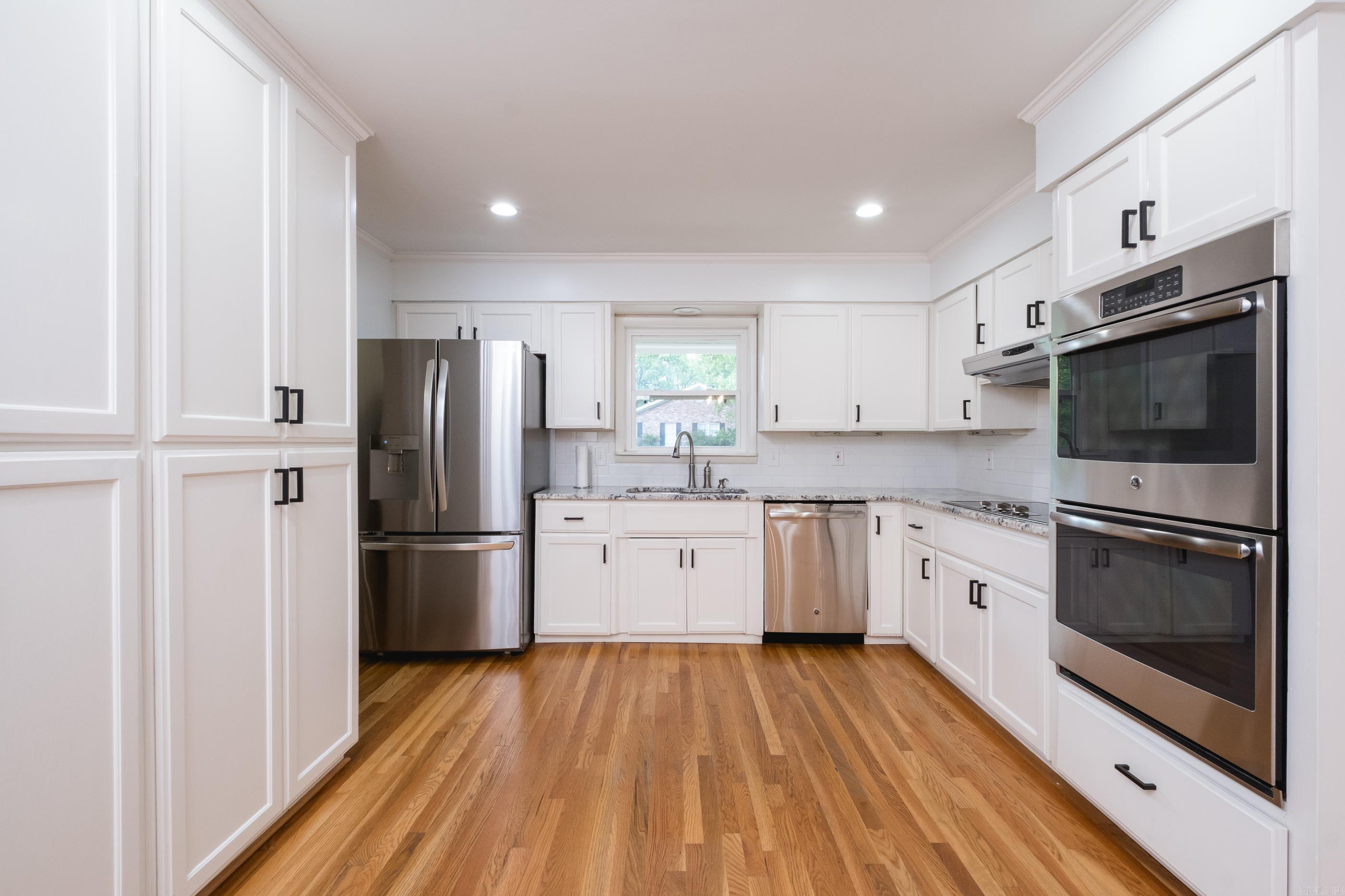 LEAWOOD HEIGHTS - Residential