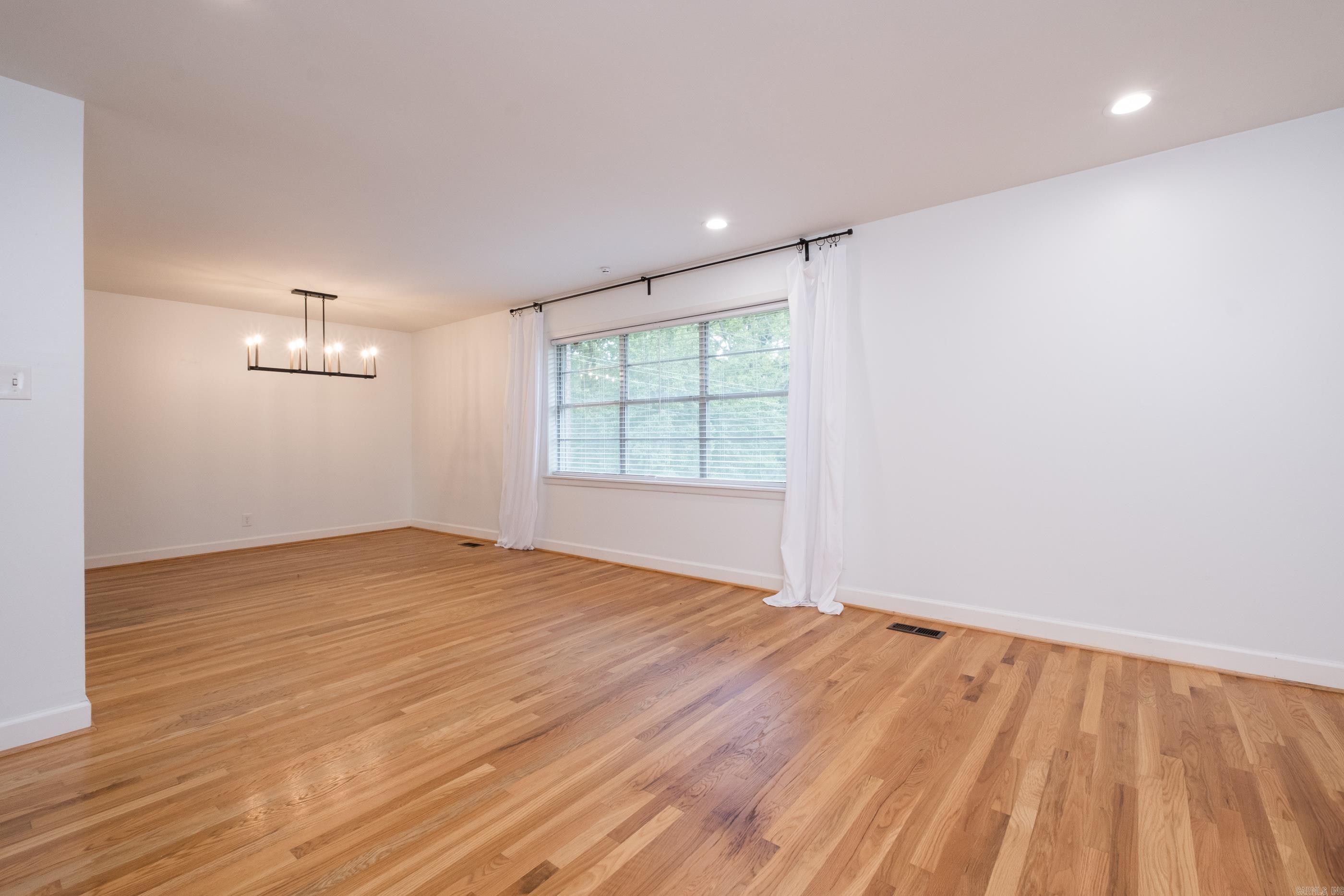 LEAWOOD HEIGHTS - Residential