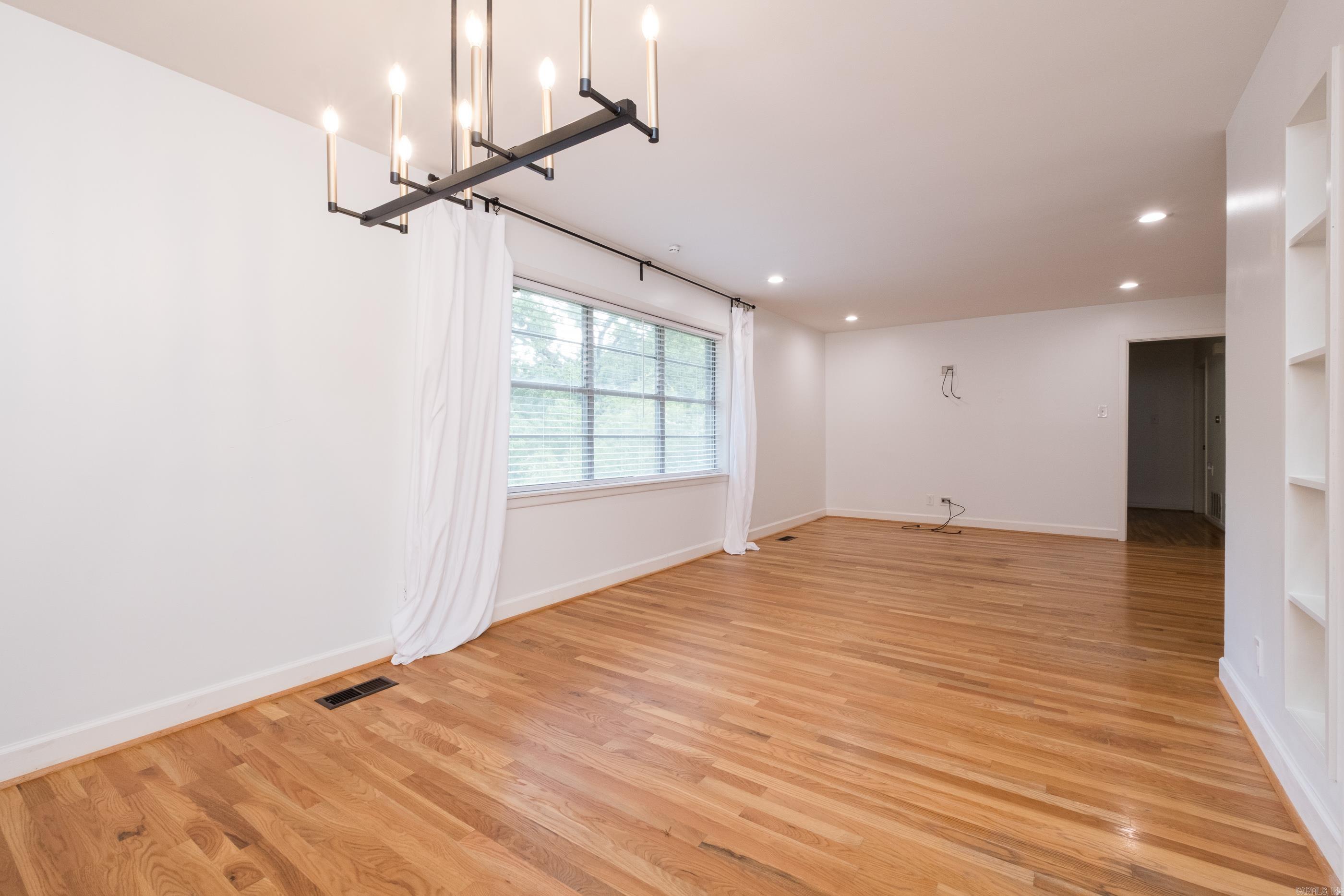 LEAWOOD HEIGHTS - Residential