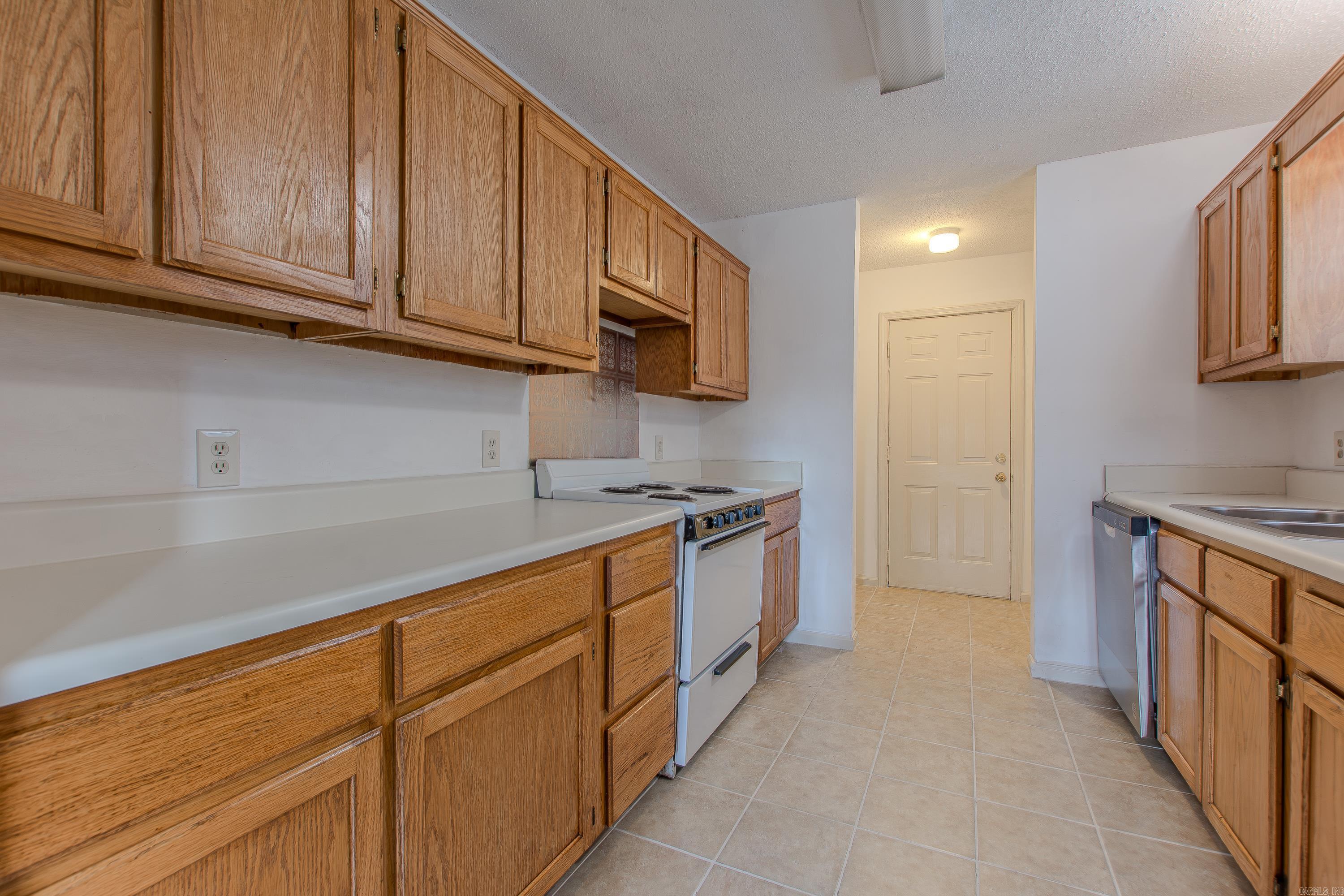 WOODLAND HILLS - Residential