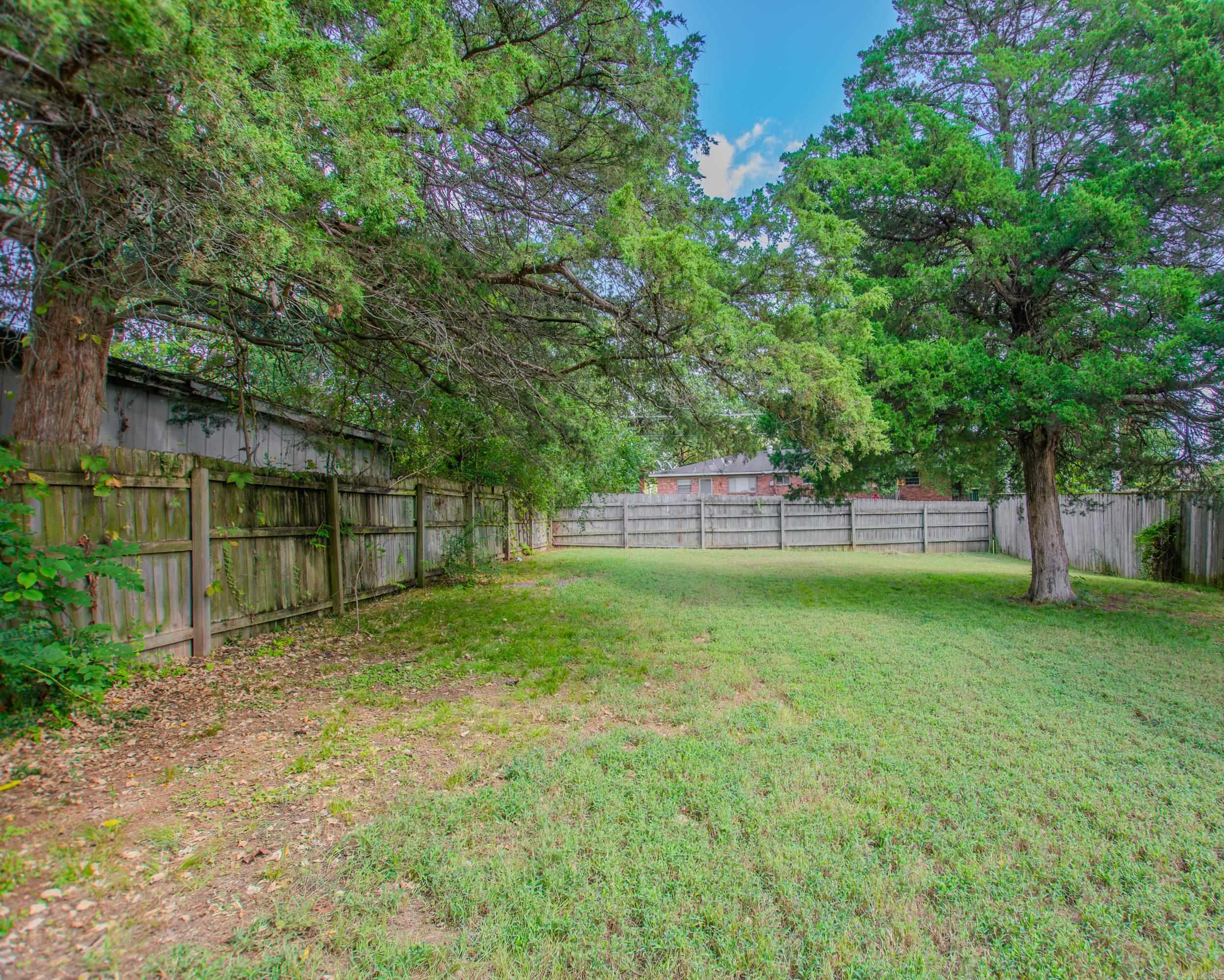 WOODLAND HILLS - Residential