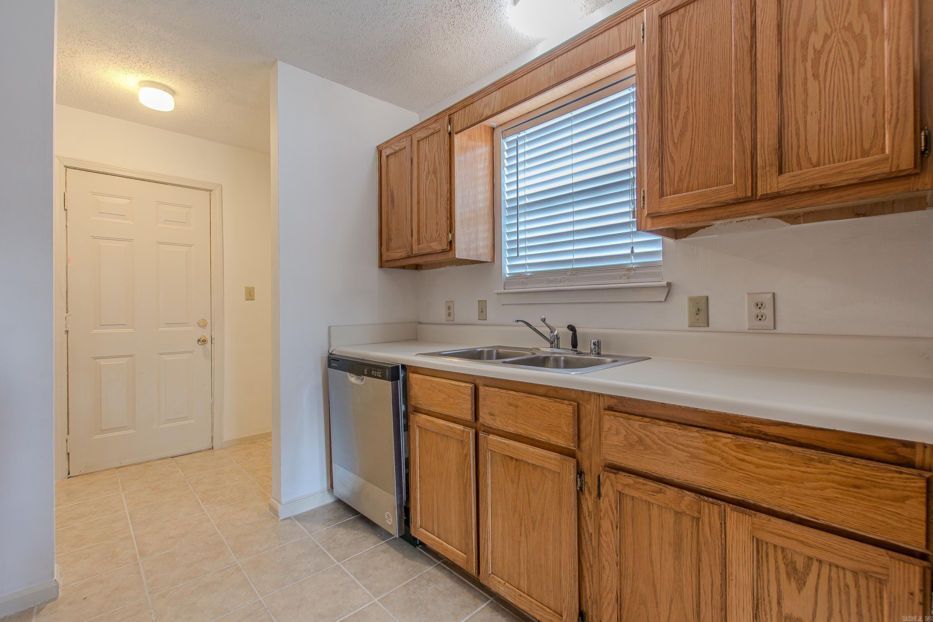 WOODLAND HILLS - Residential