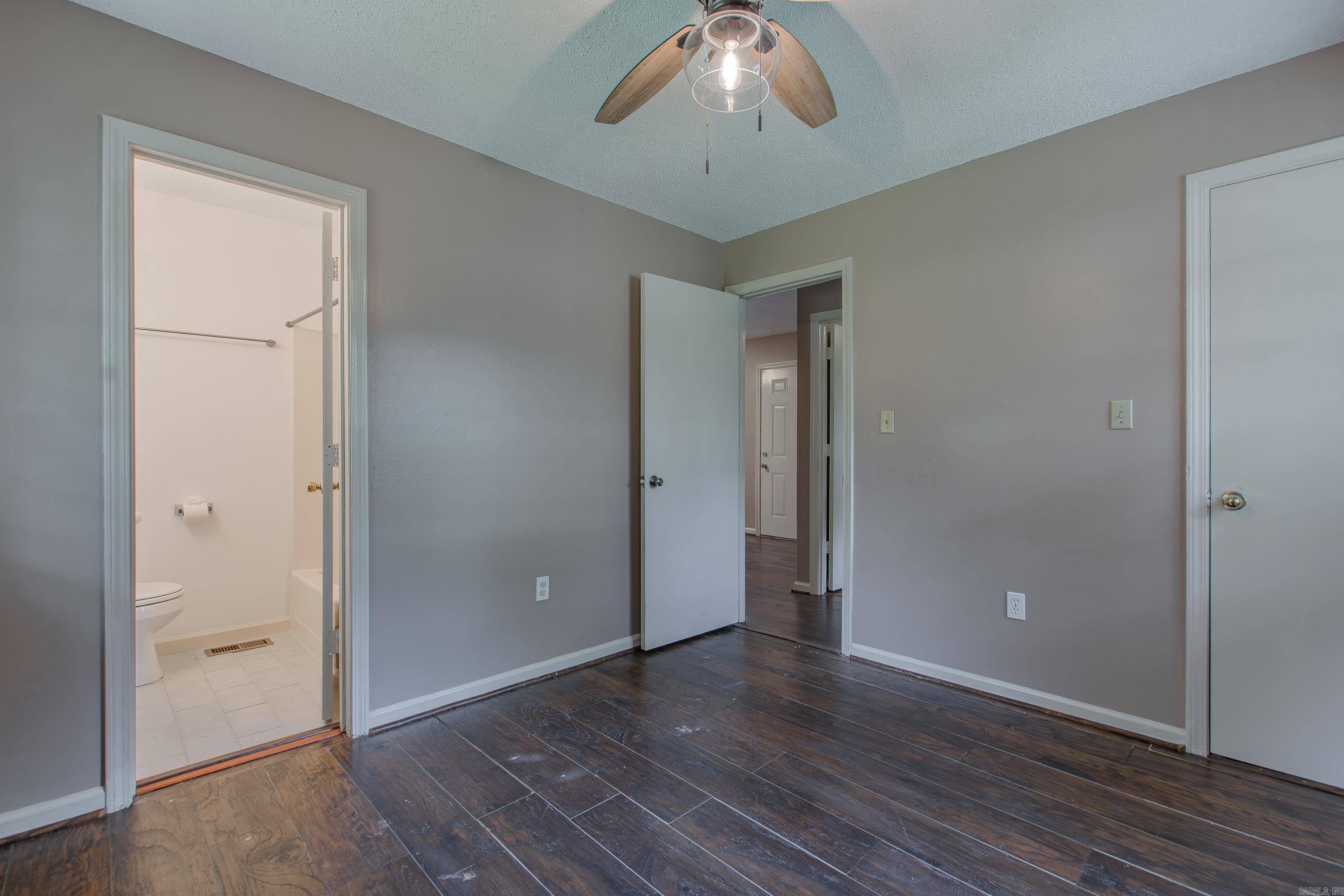 WOODLAND HILLS - Residential