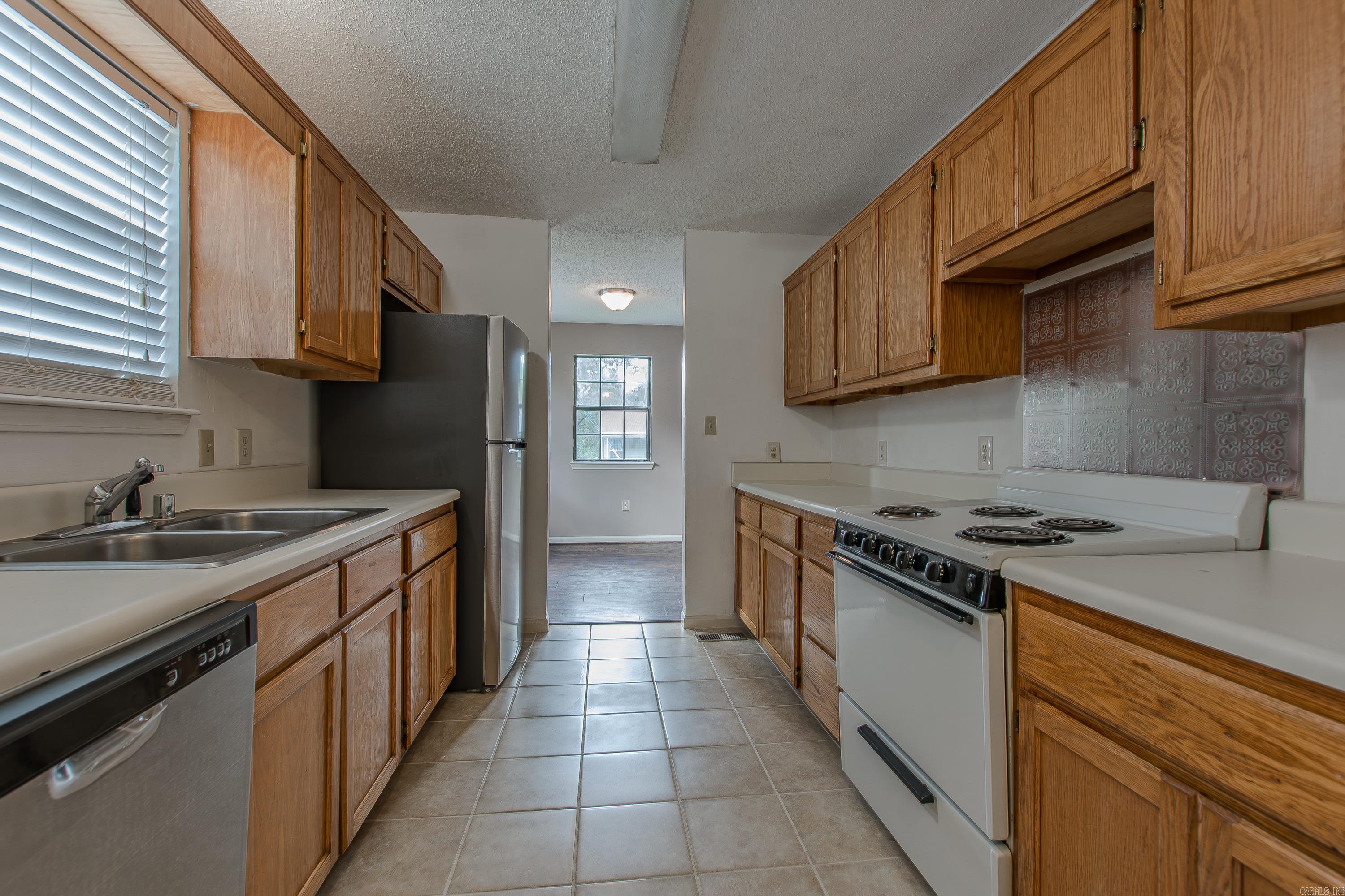 WOODLAND HILLS - Residential