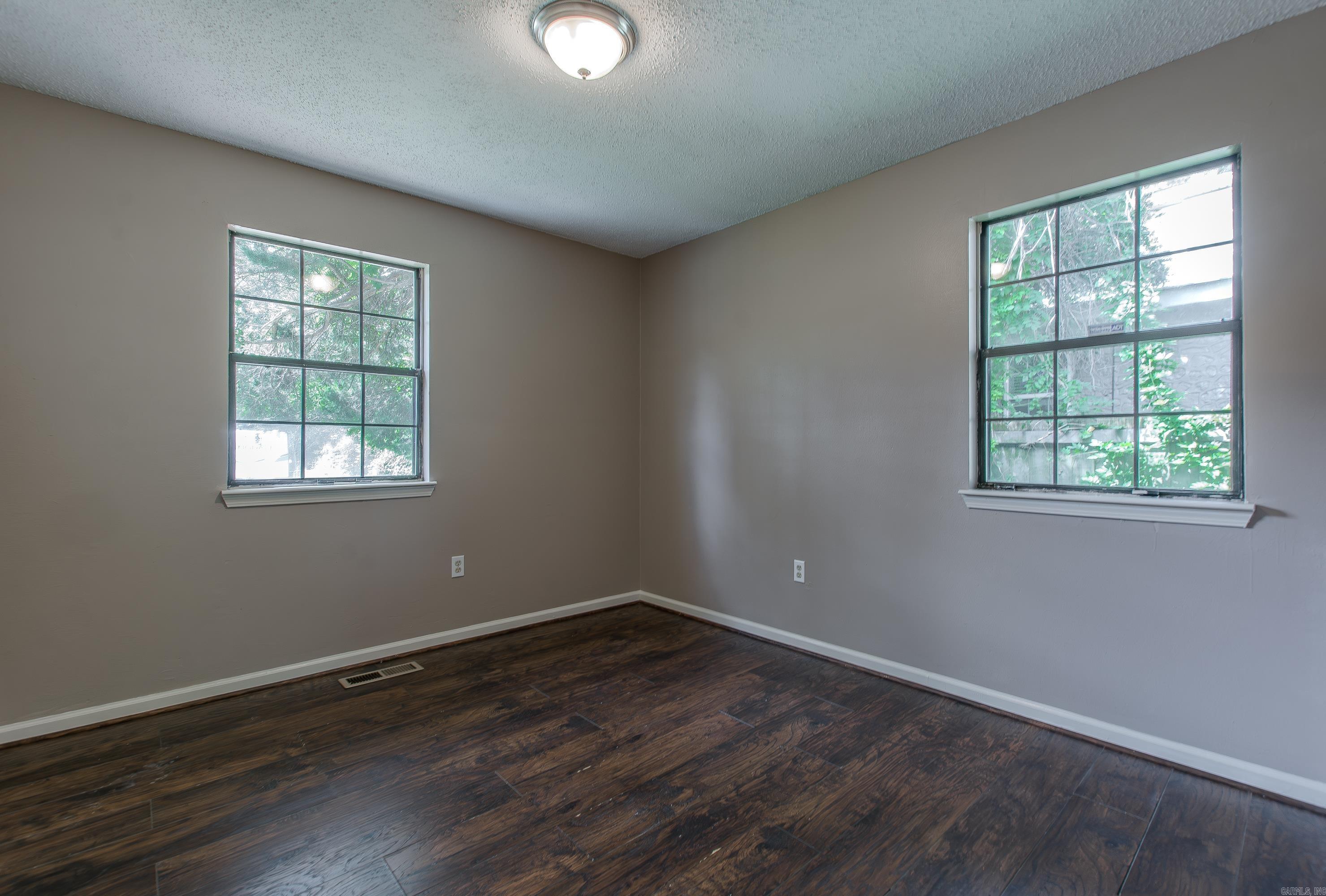 WOODLAND HILLS - Residential