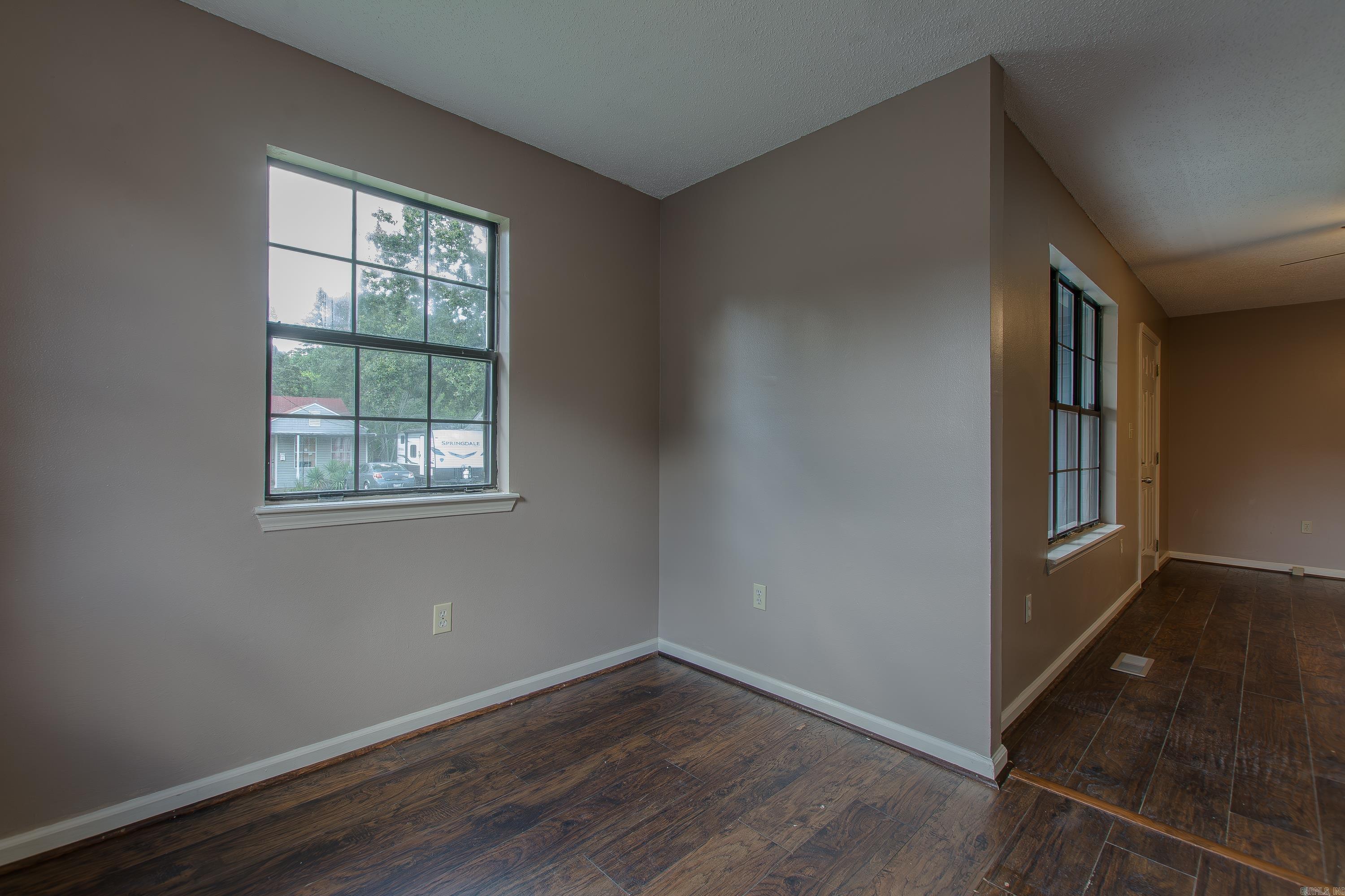 WOODLAND HILLS - Residential