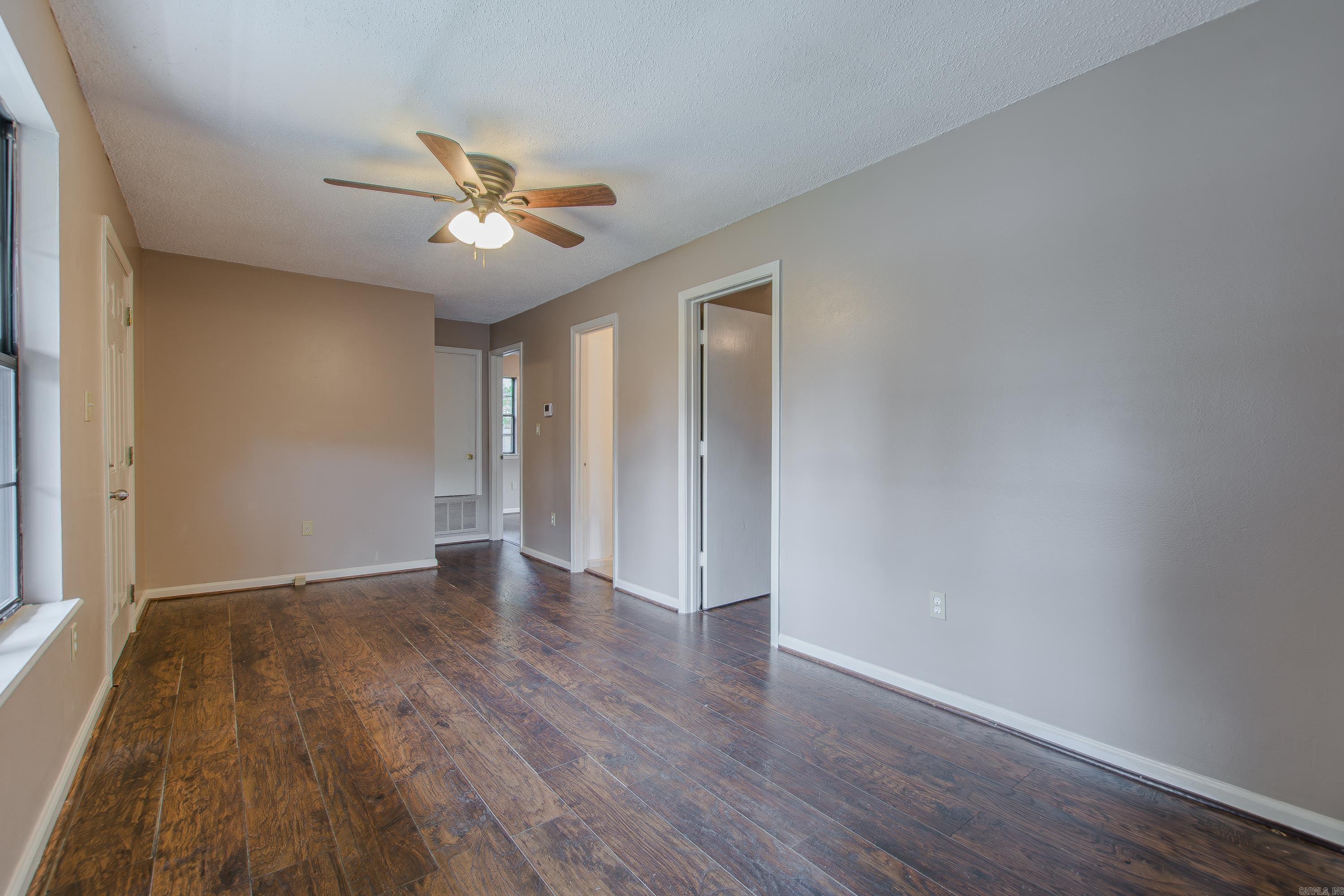 WOODLAND HILLS - Residential