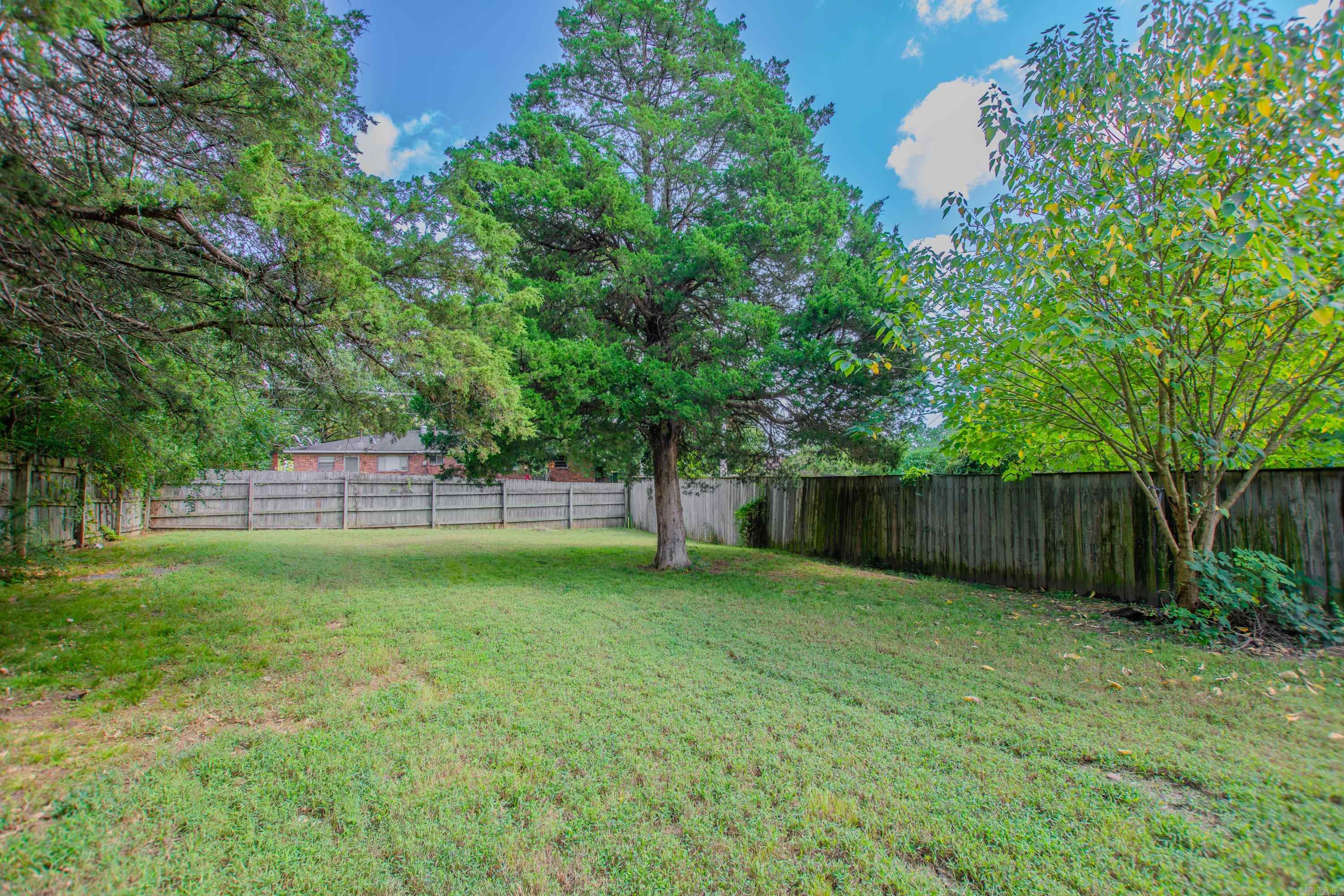 WOODLAND HILLS - Residential