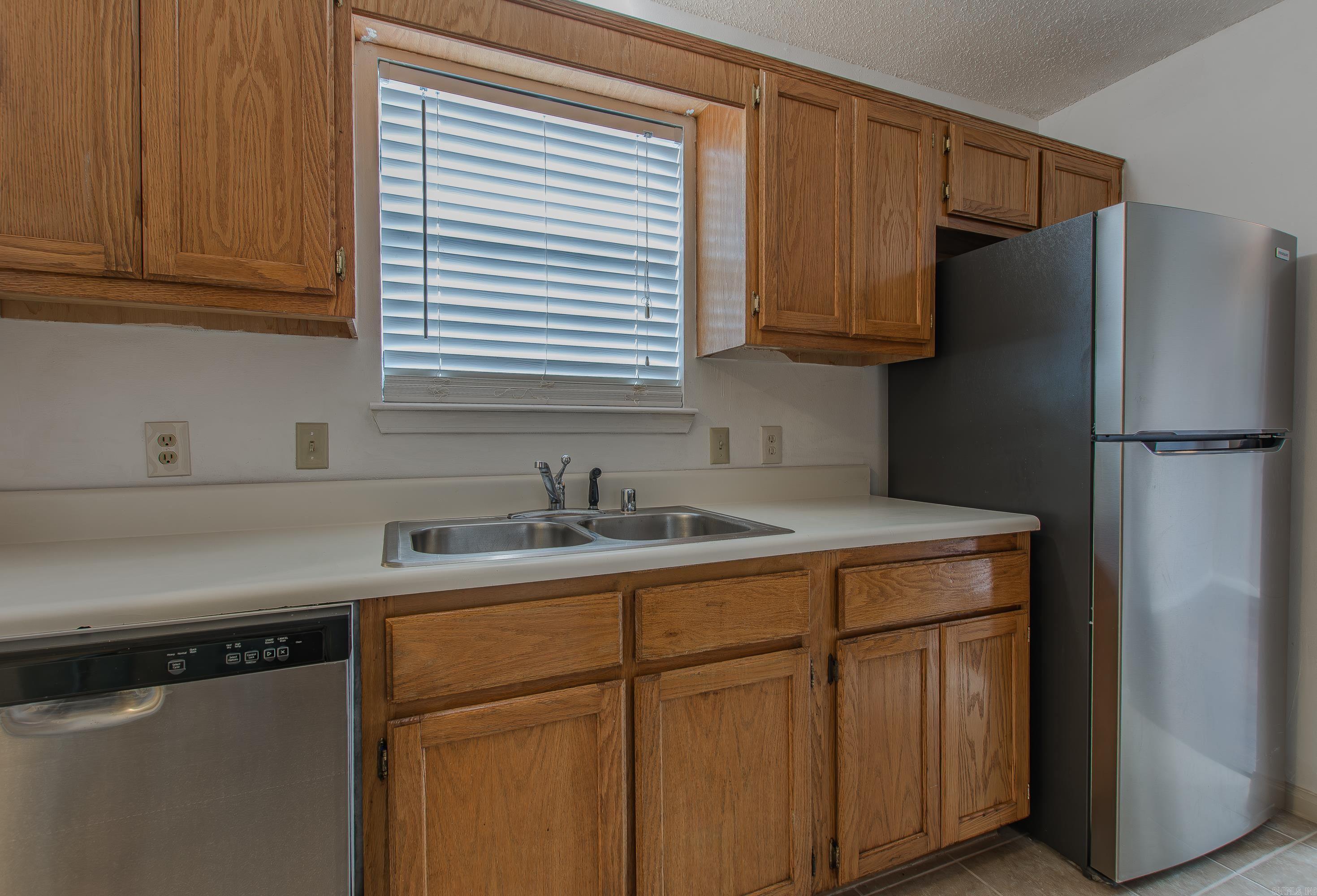 WOODLAND HILLS - Residential