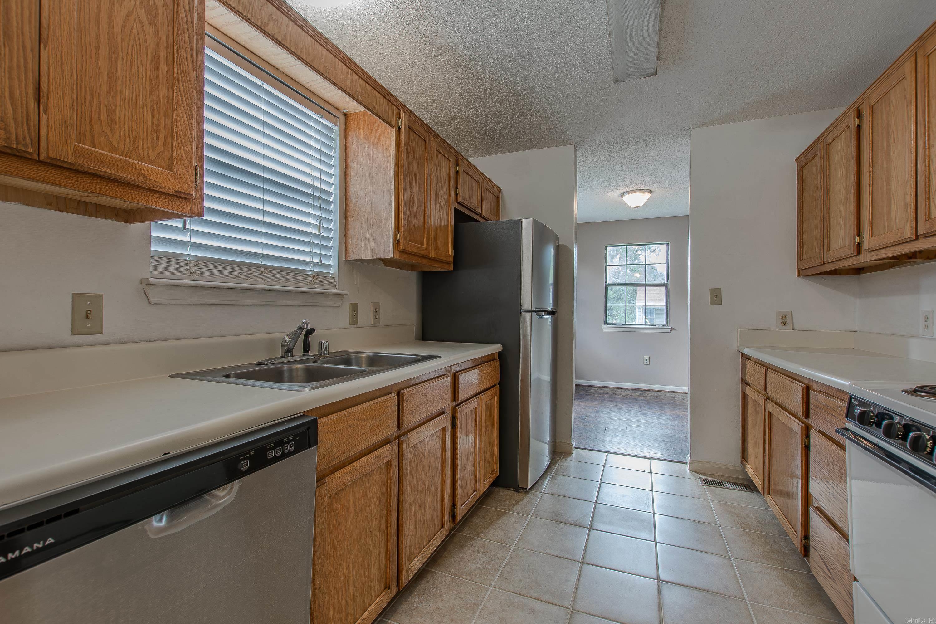 WOODLAND HILLS - Residential