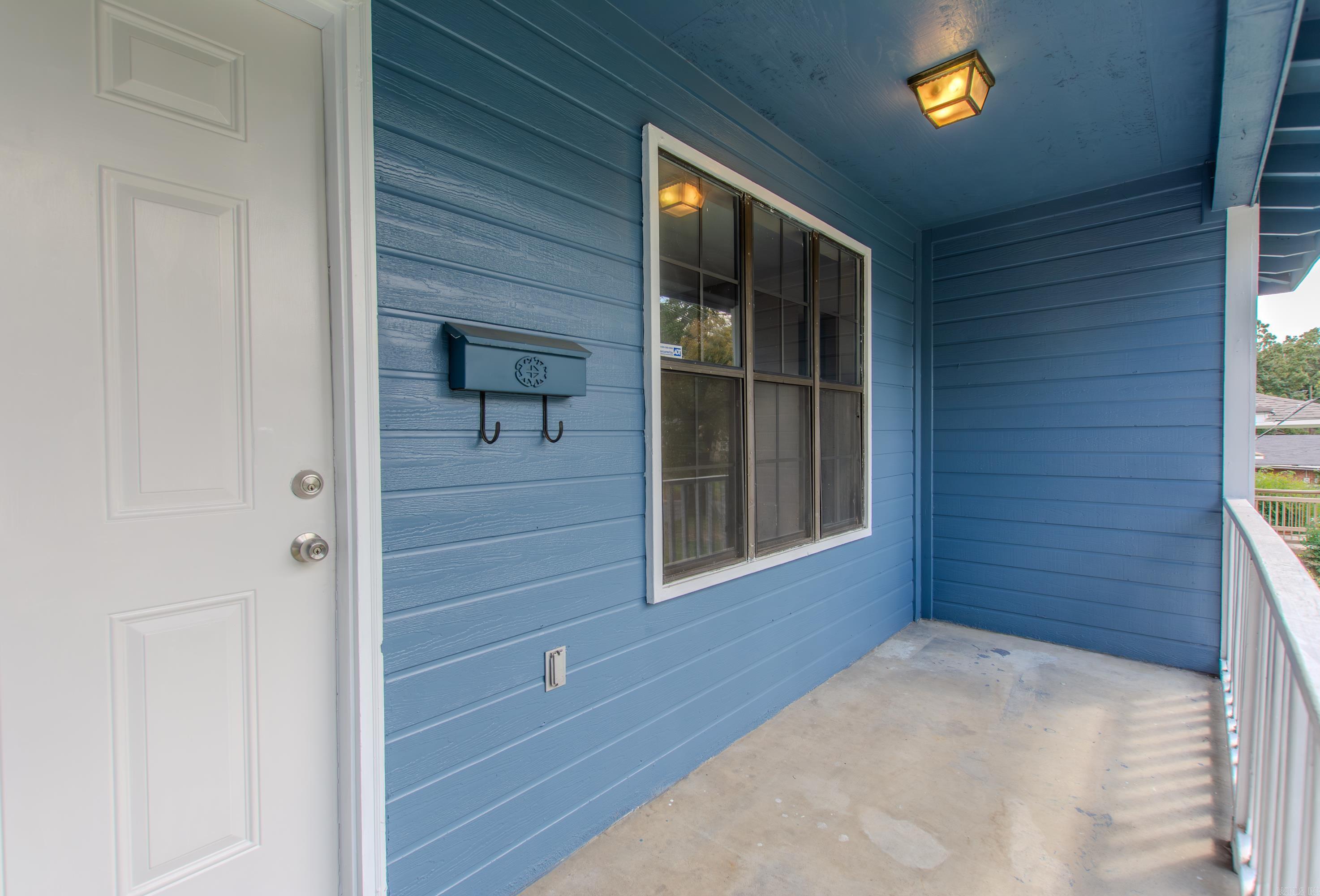 WOODLAND HILLS - Residential