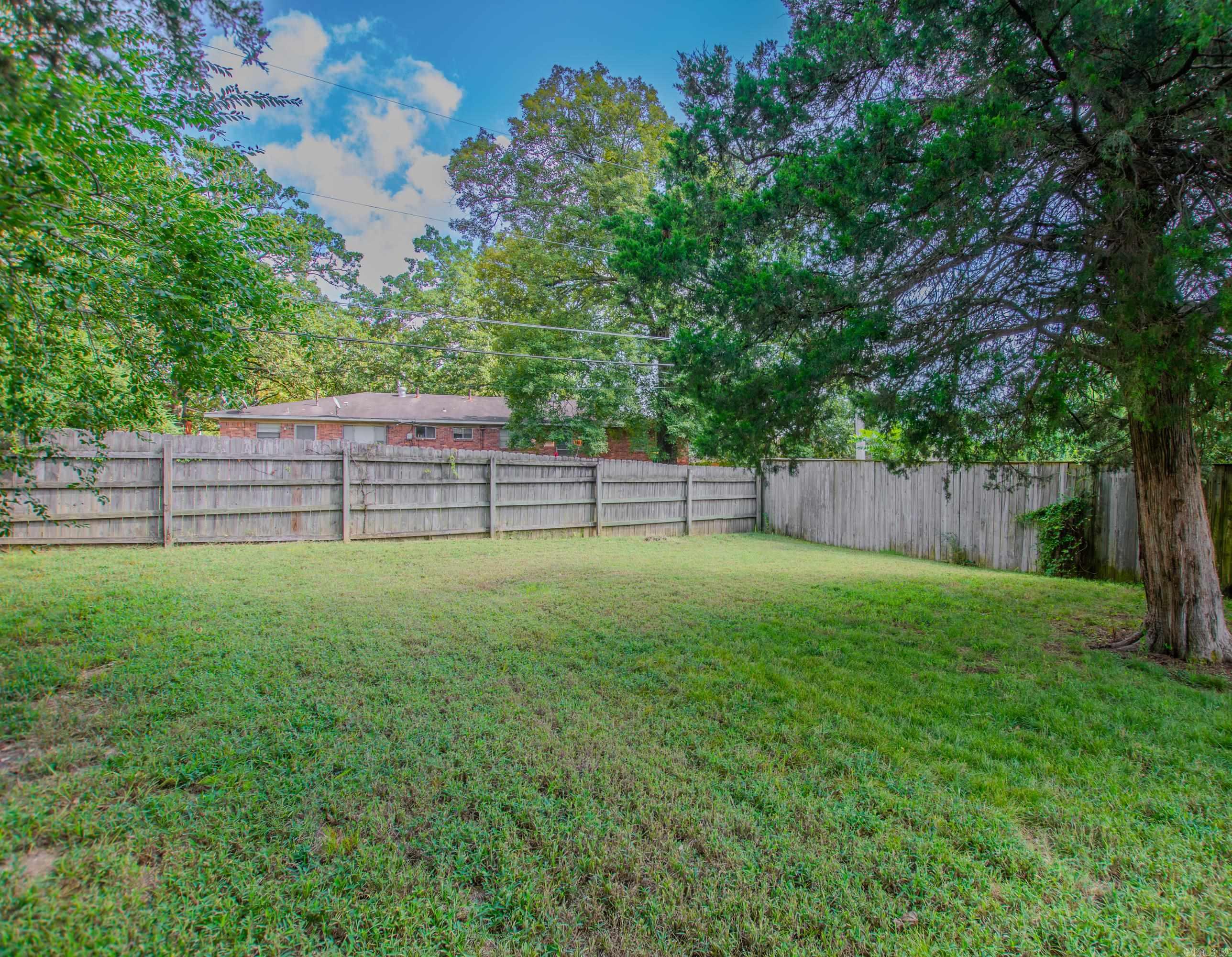 WOODLAND HILLS - Residential